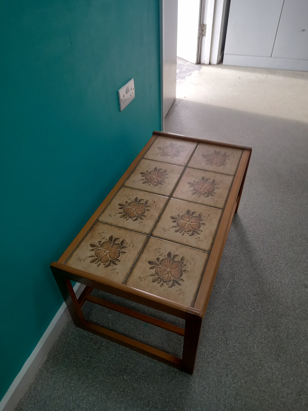 Coffee Table (24072608)