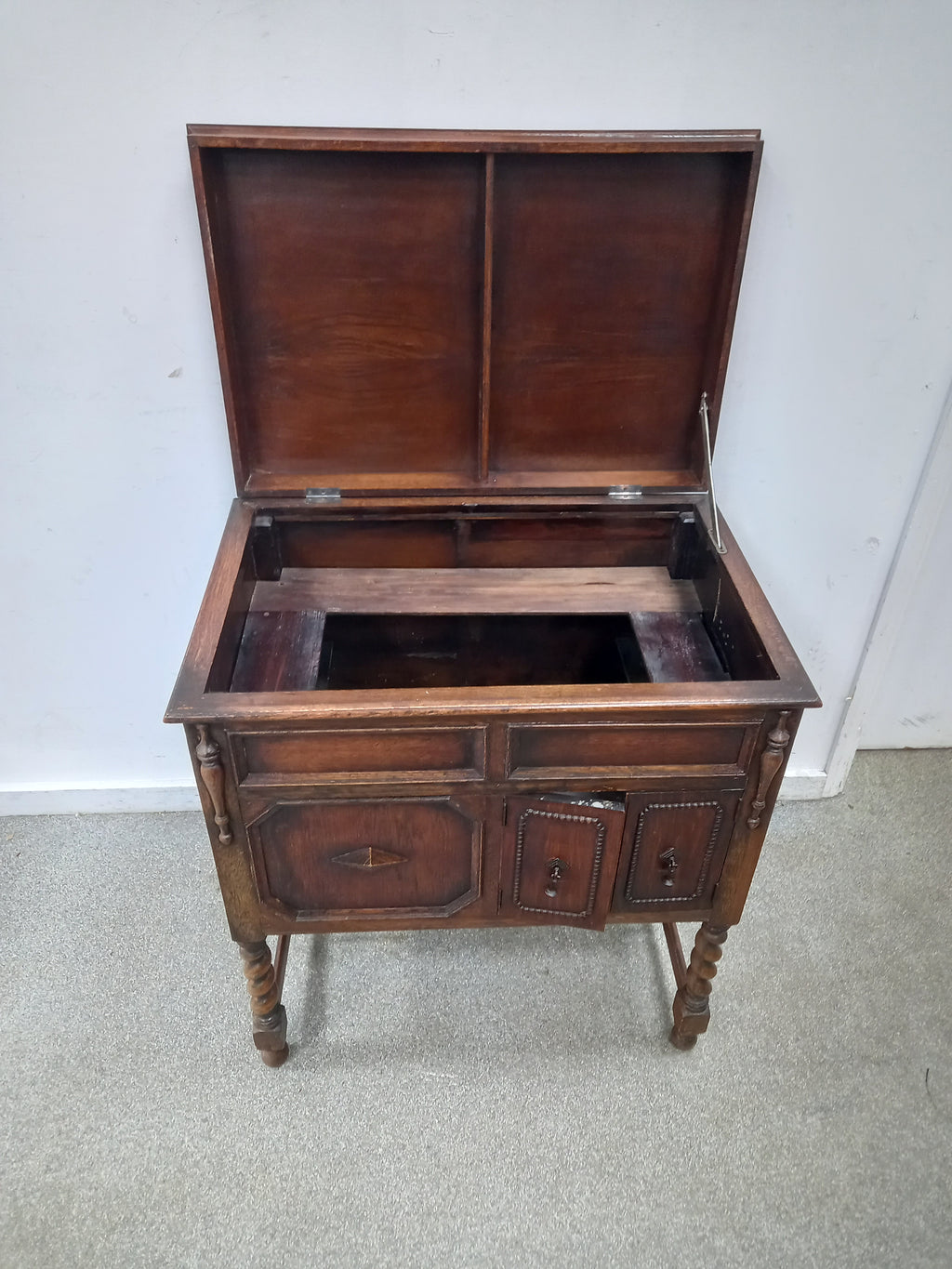 Gramophone Cabinet (20022602)