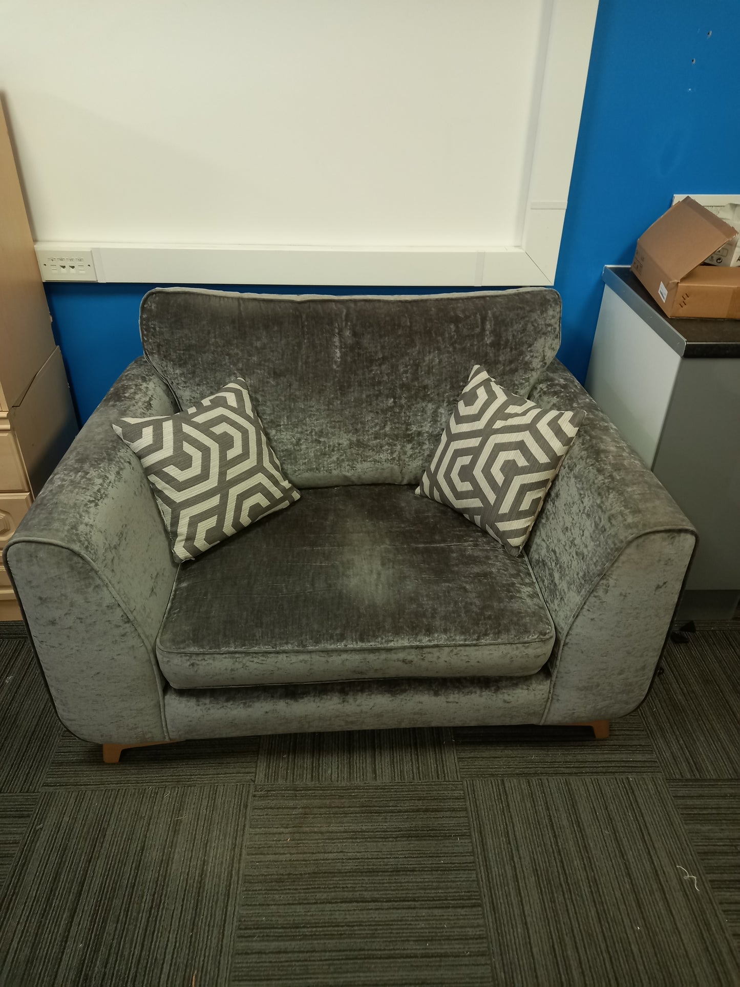 Snug Sofa(260901)