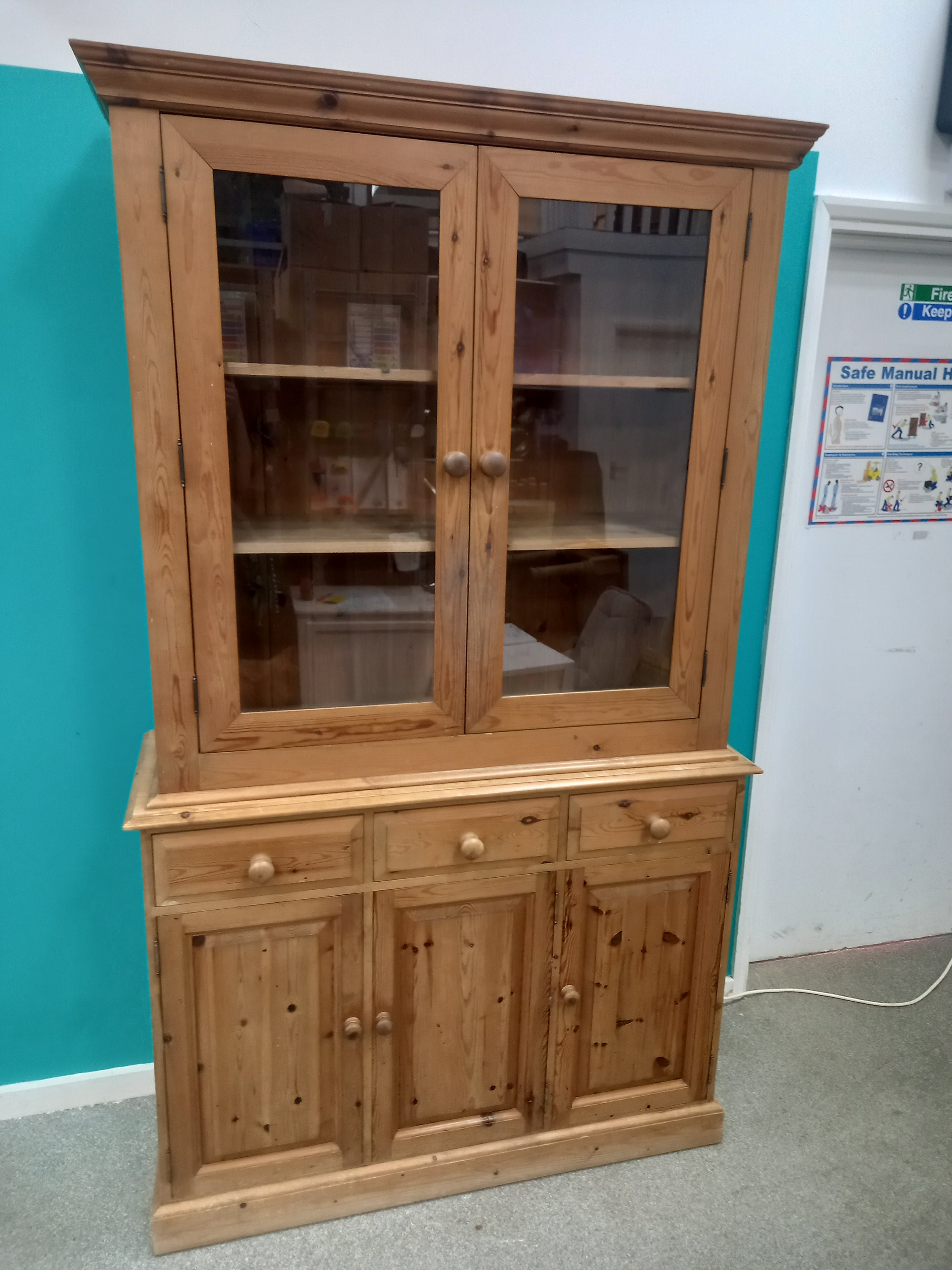 Display Cabinet and Sideboard (25062606) ga3995