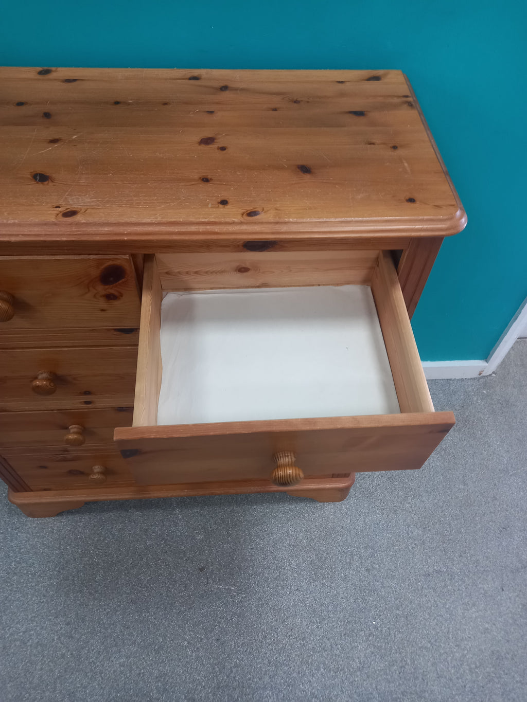 Chest of Drawers (07072601)