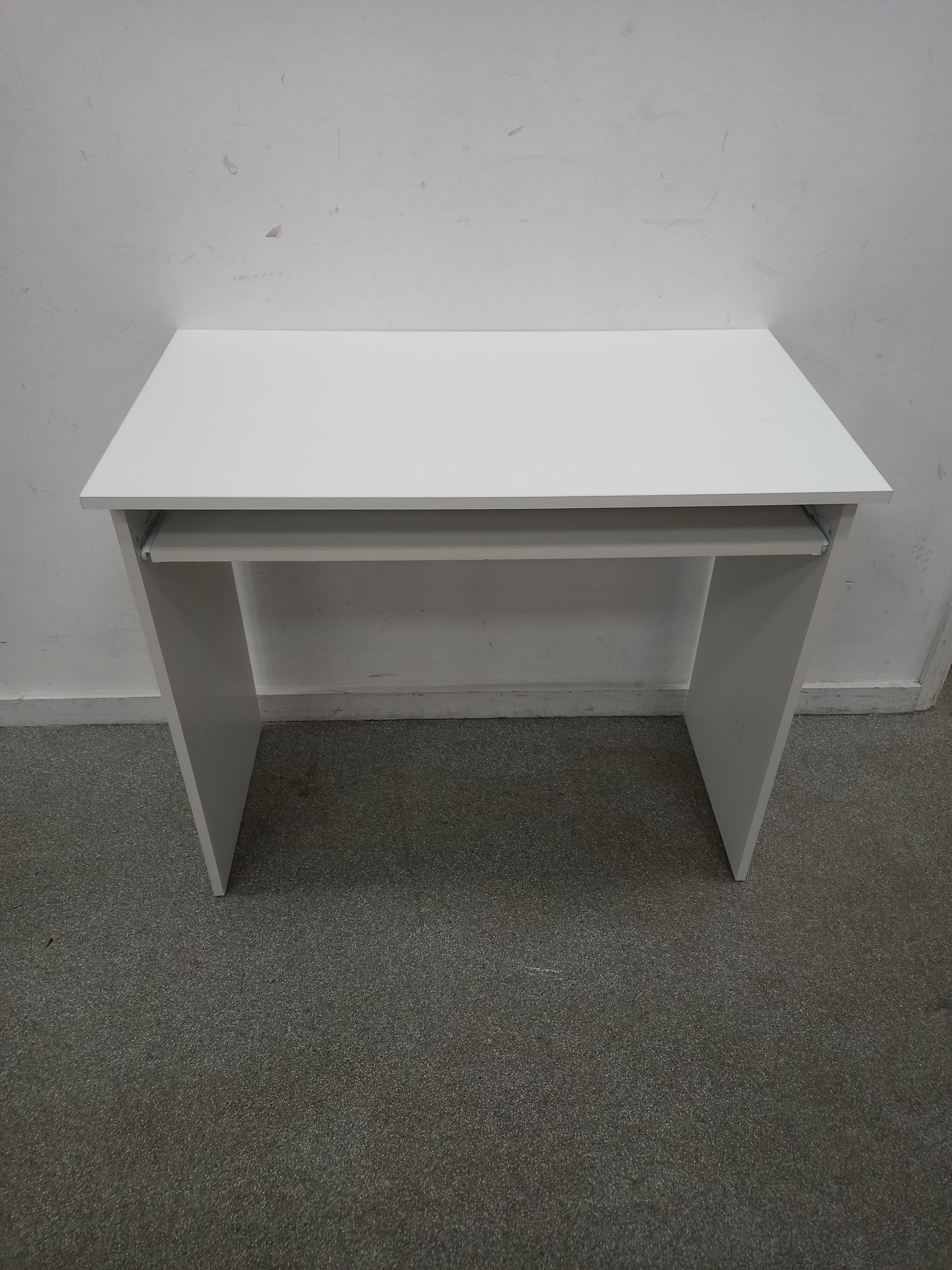 Small Desk (17122501)
