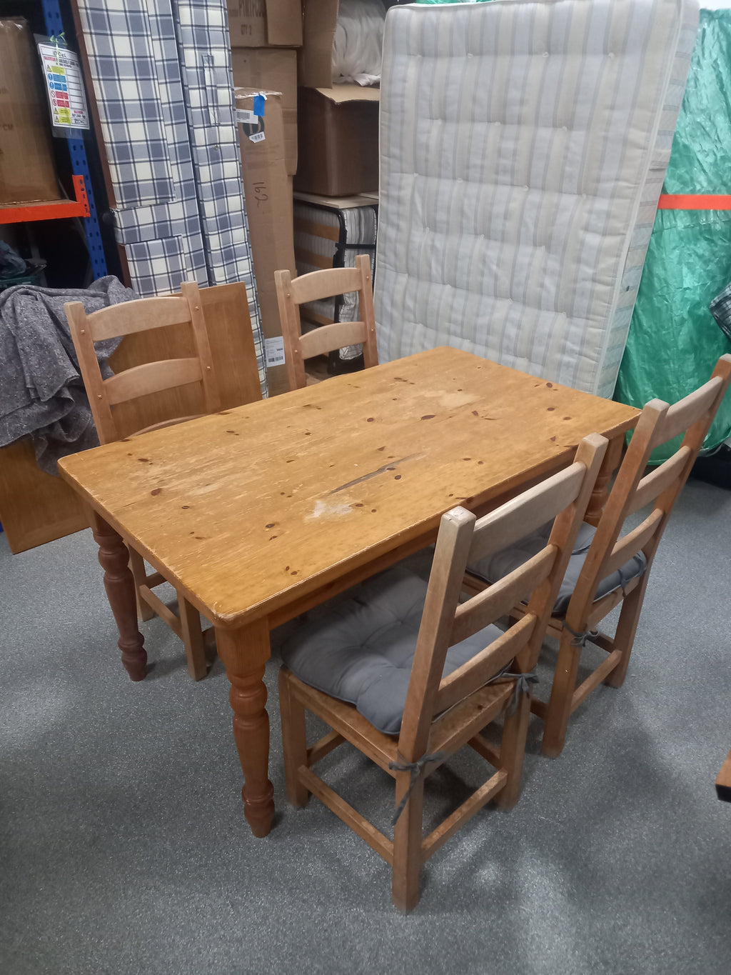 Kitchen Table And Chairs (09022603)