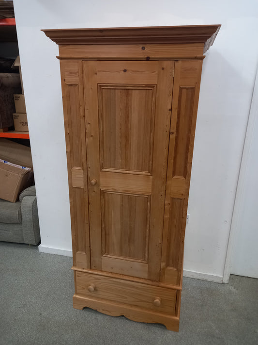 Pine Wardrobe (140801)