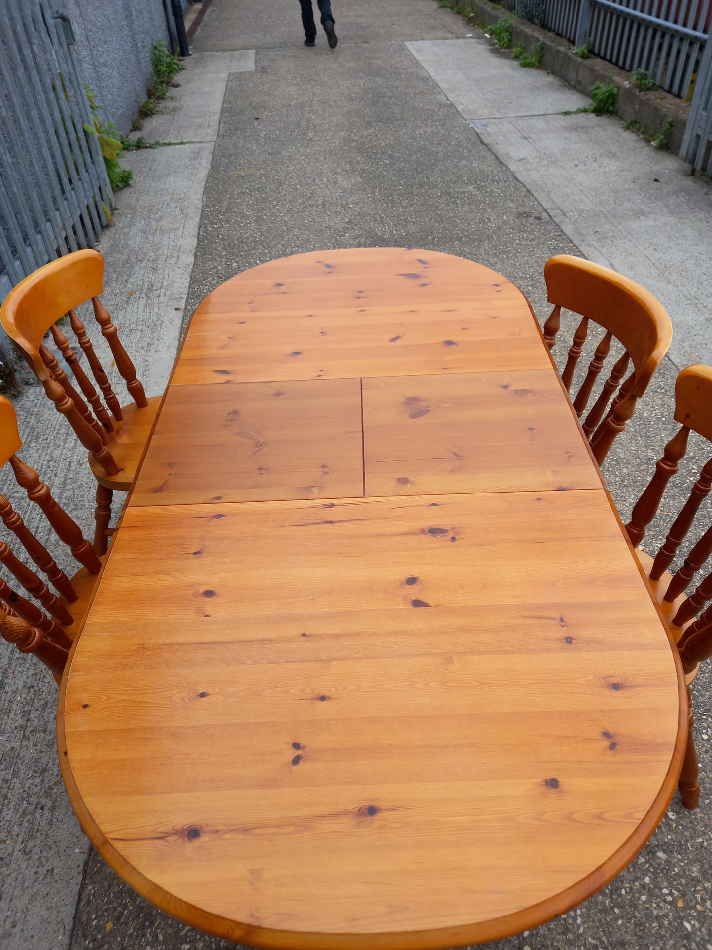Table And Chairs (021003)