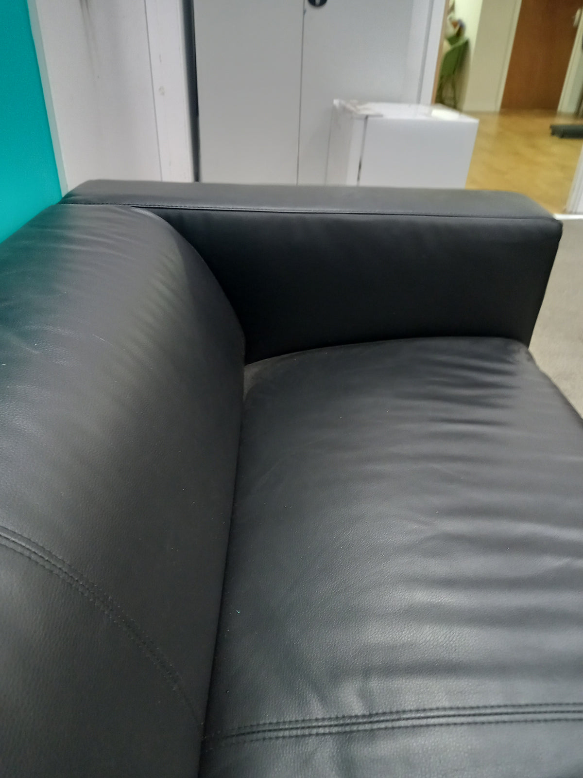 Black Sofa 07102601