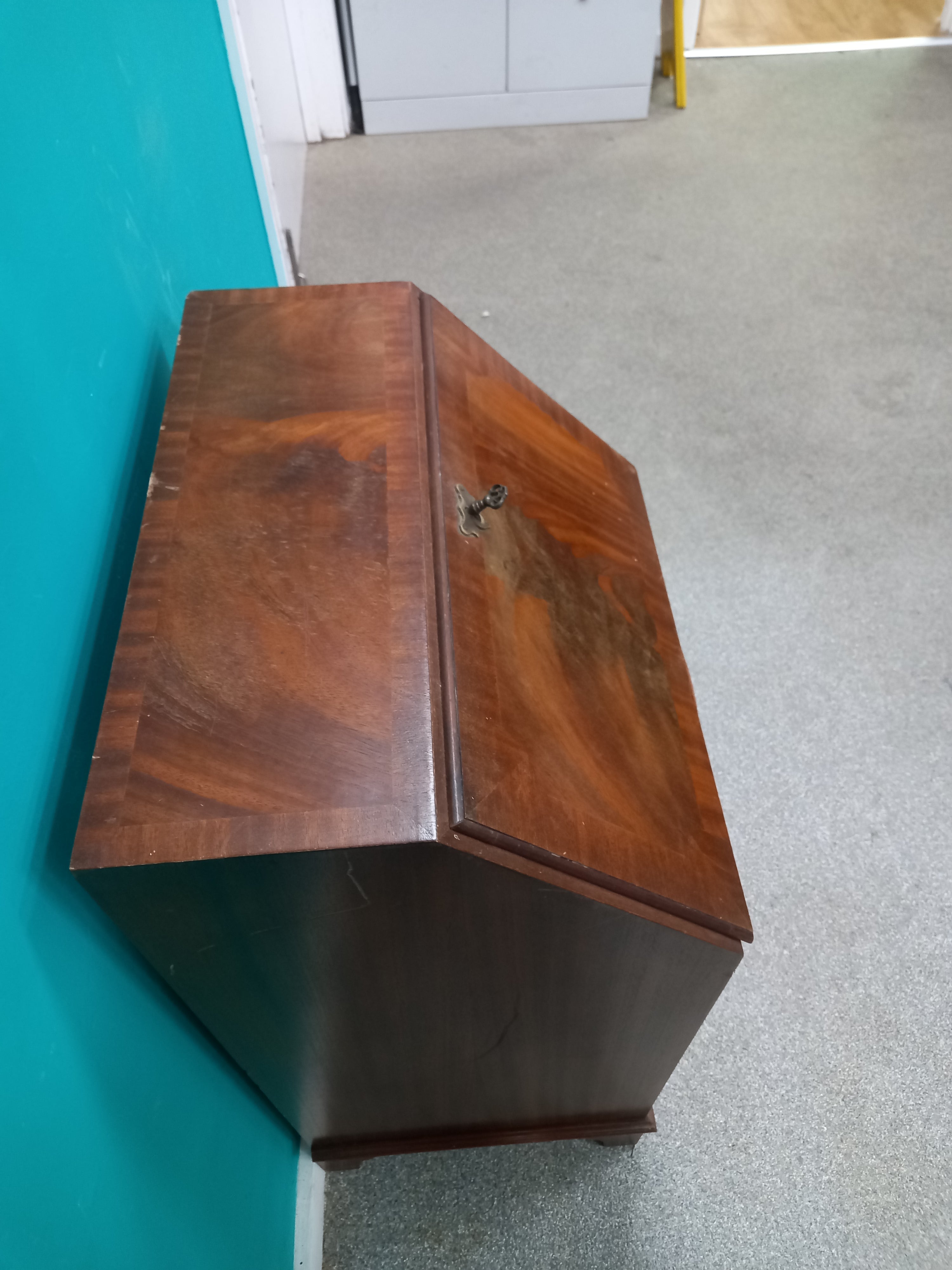 Bureau (18052605) GA:3931