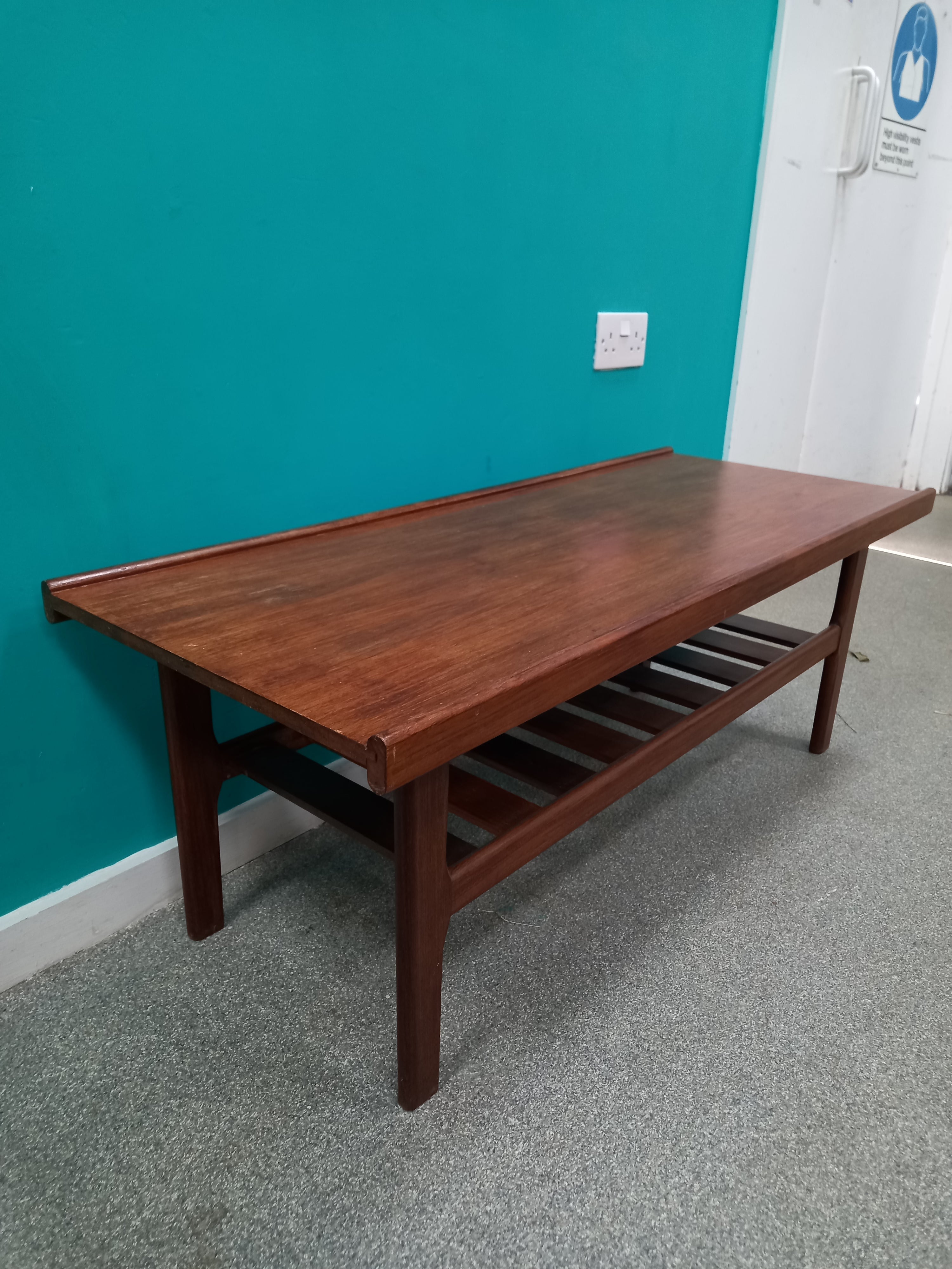 Coffee Table (23072601)