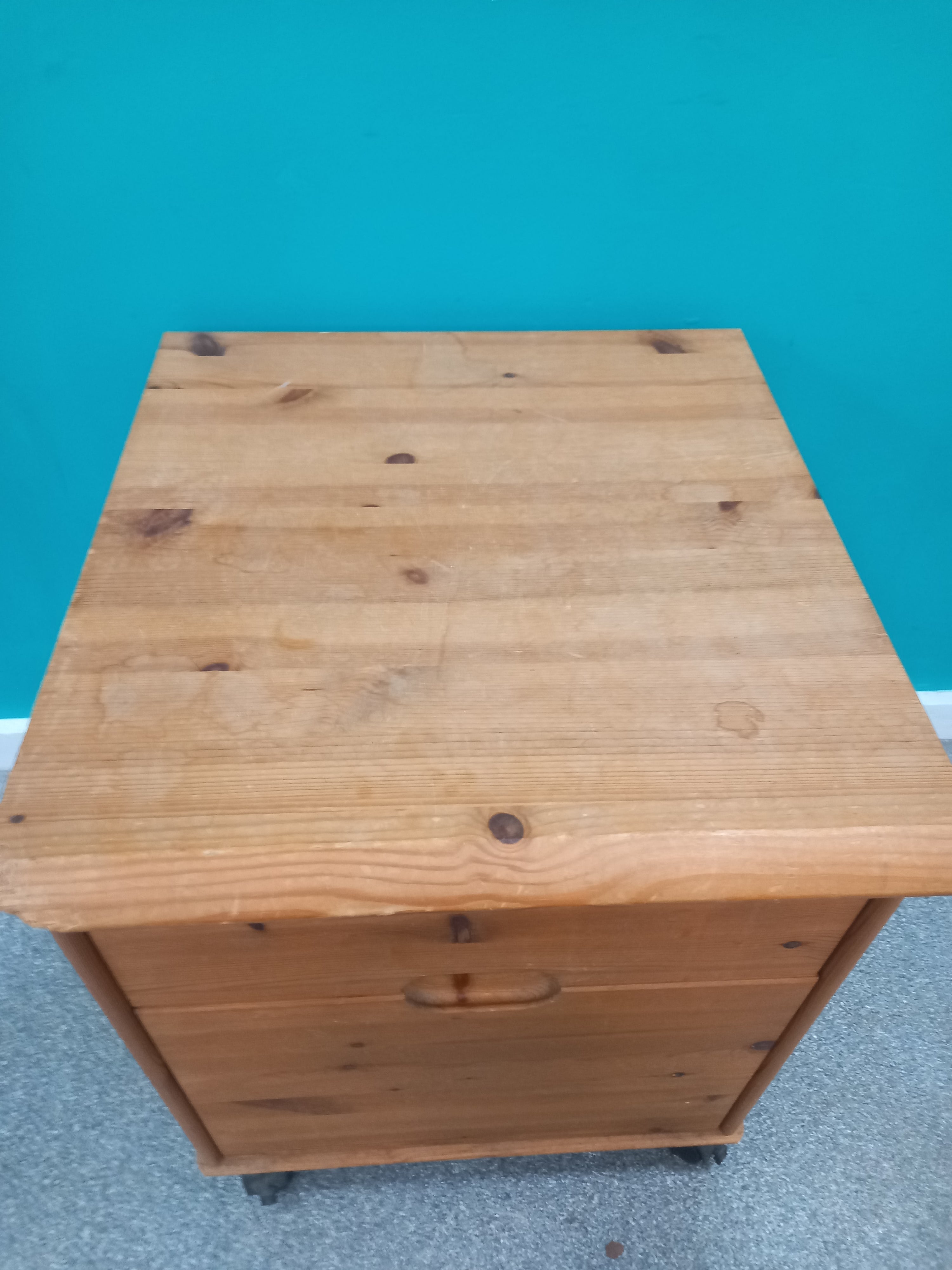 Small Filing Cabinet (25062604) ga3995