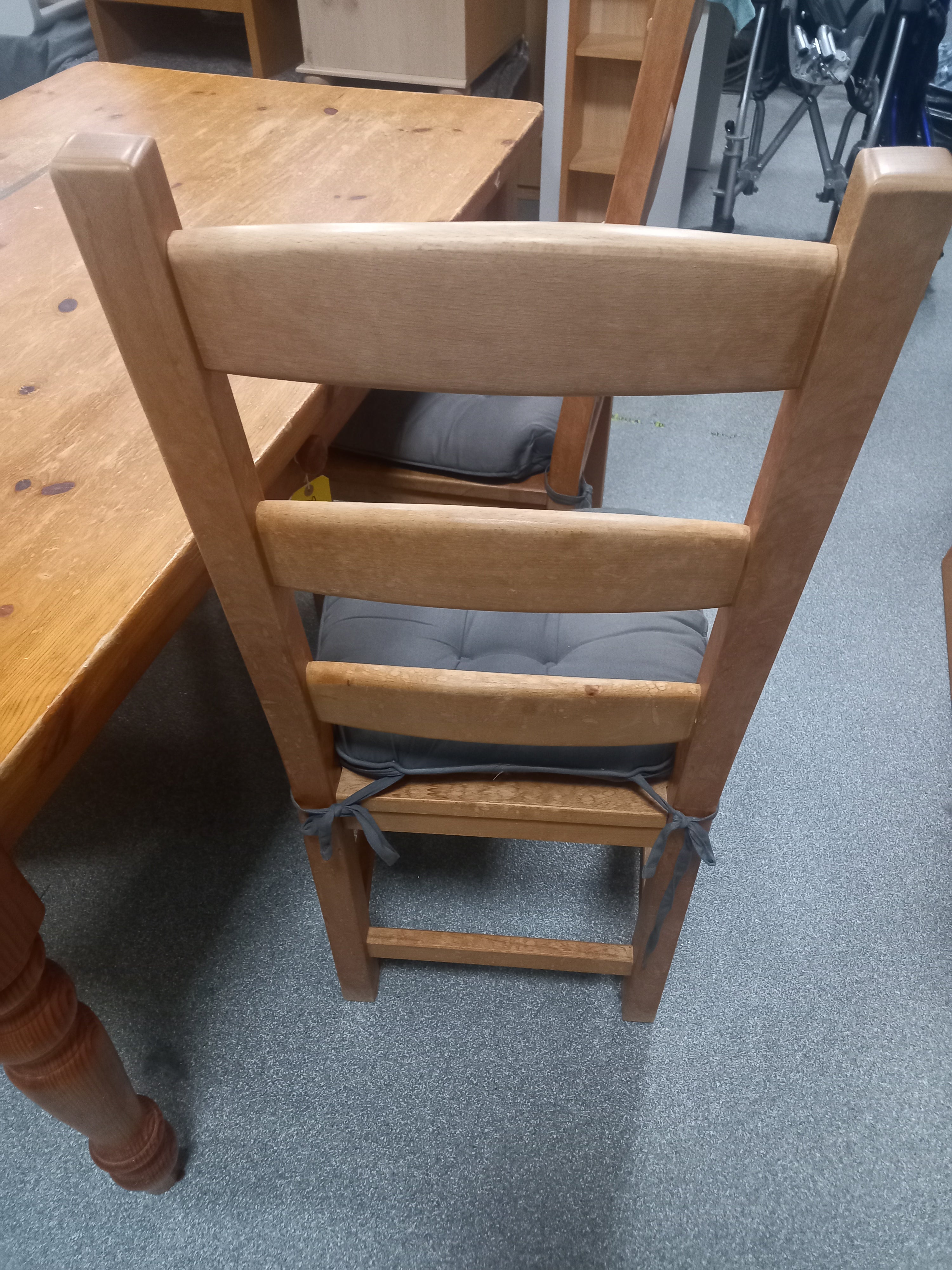 Kitchen Table And Chairs (09022603)
