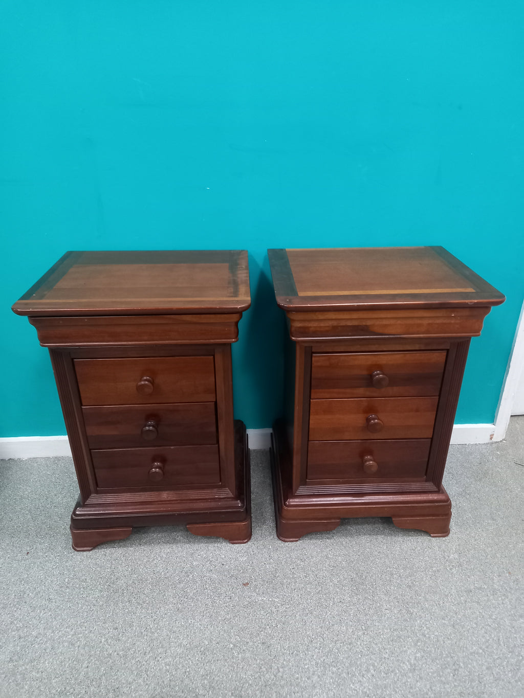 Solid Wood Bedside Tables (08072608)