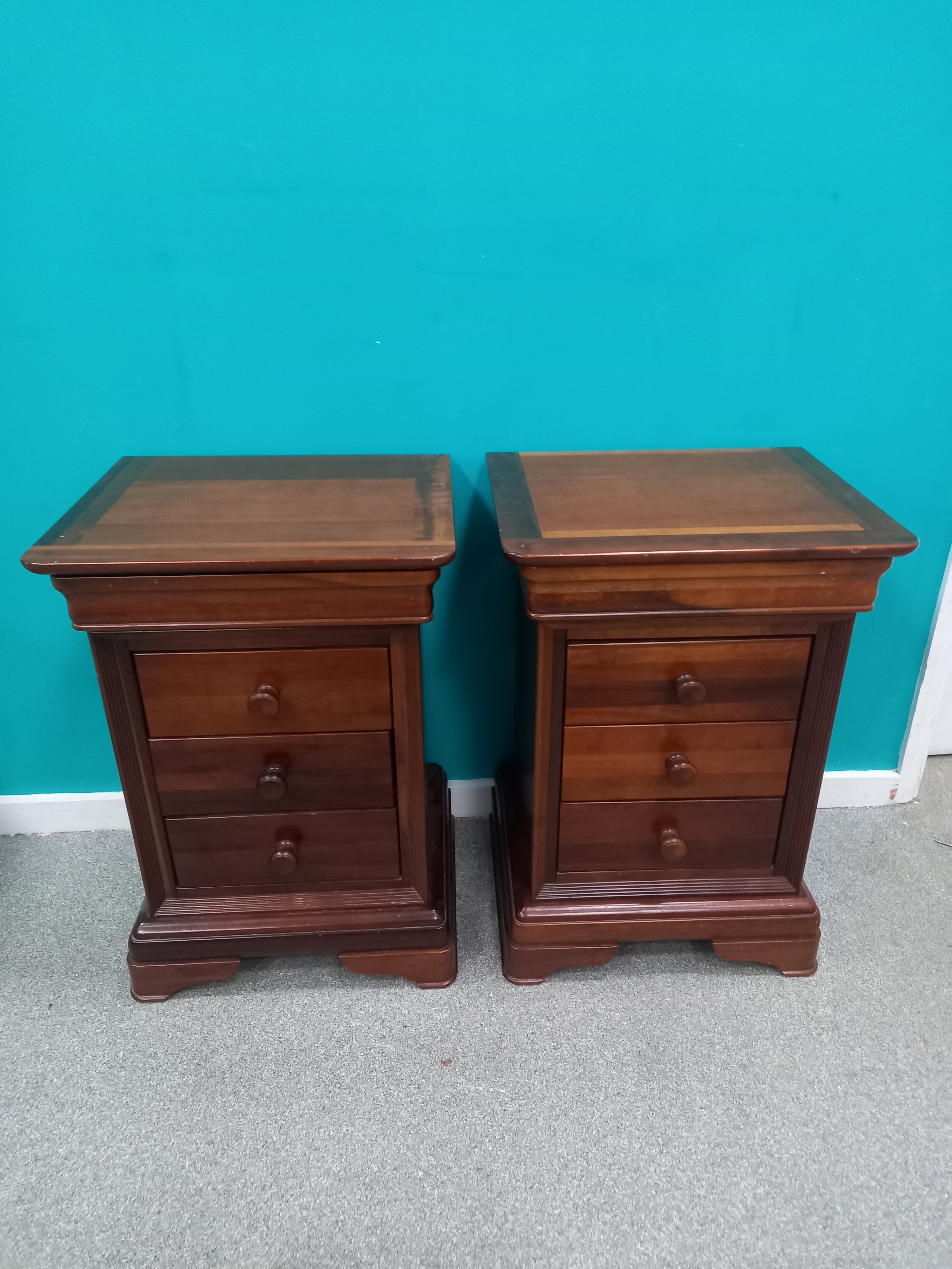 Solid Wood Bedside Tables (08072608)