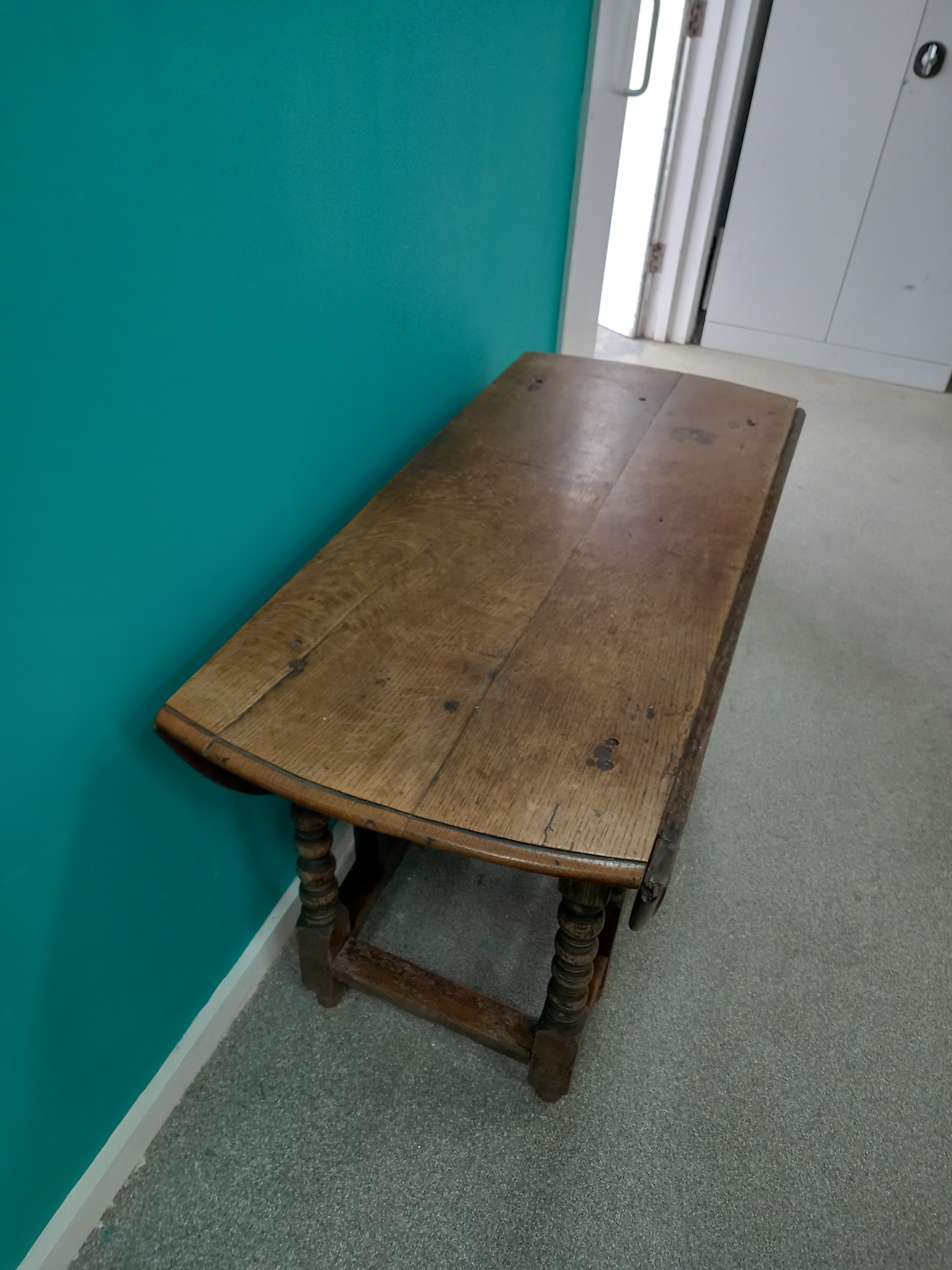 Large Dropleaf Table (18052607)