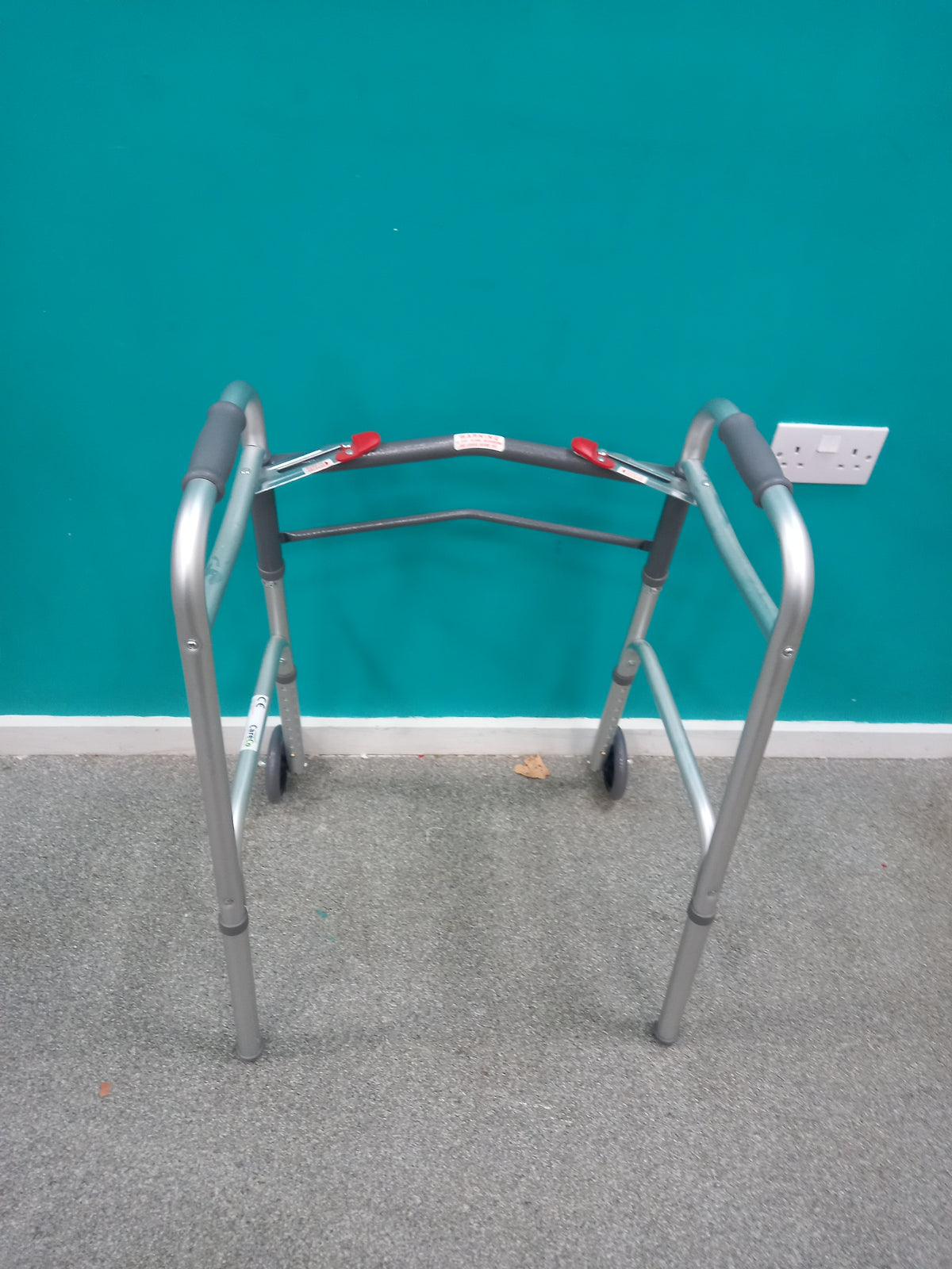 Foldable walker (07092601)