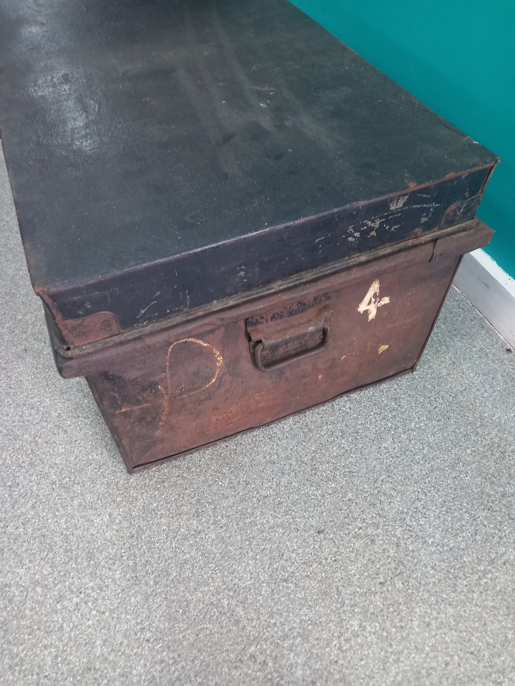 Old Steel Trunk (10062602)