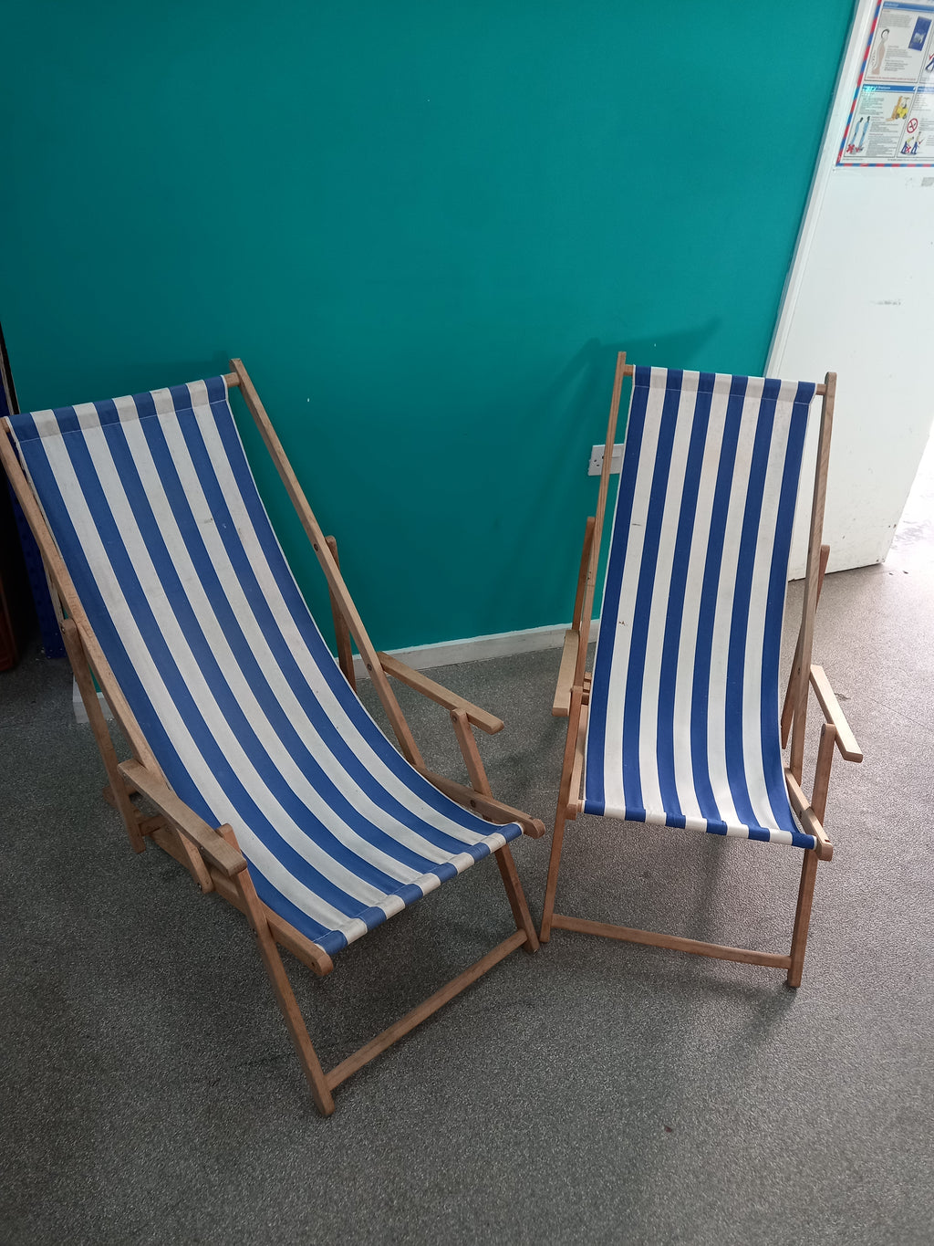 Deck Chairs ×2 (19102602)