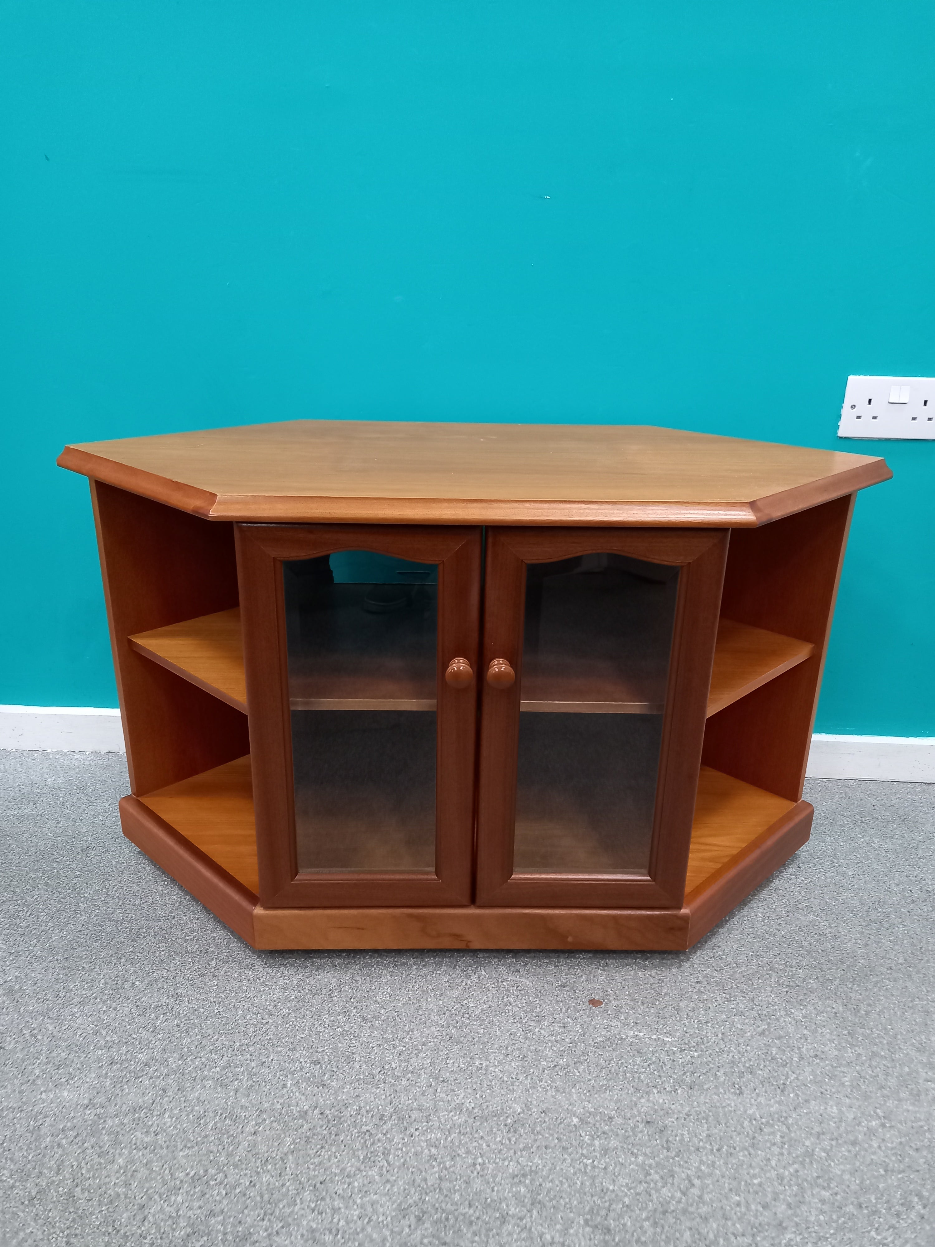 Corner Media unit (29062606)
