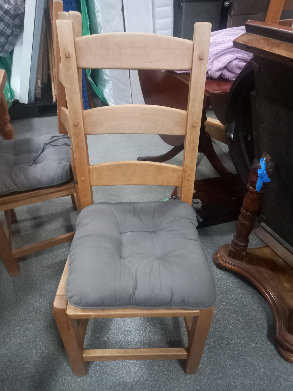 Kitchen Table And Chairs (09022603)