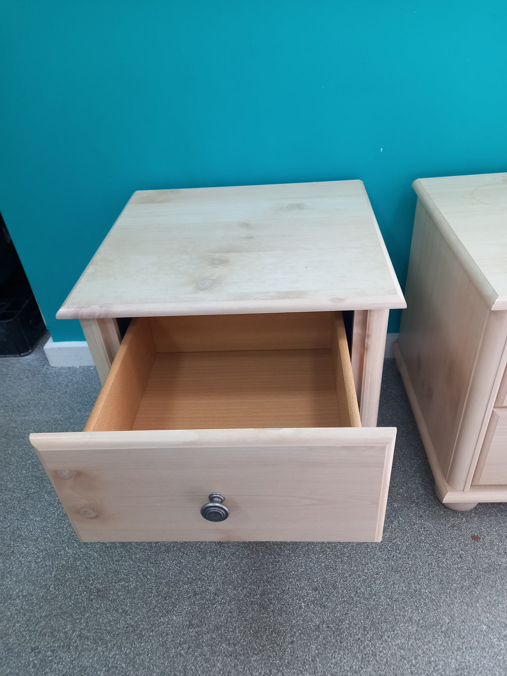 Bedside Tables (01072608) ga3997