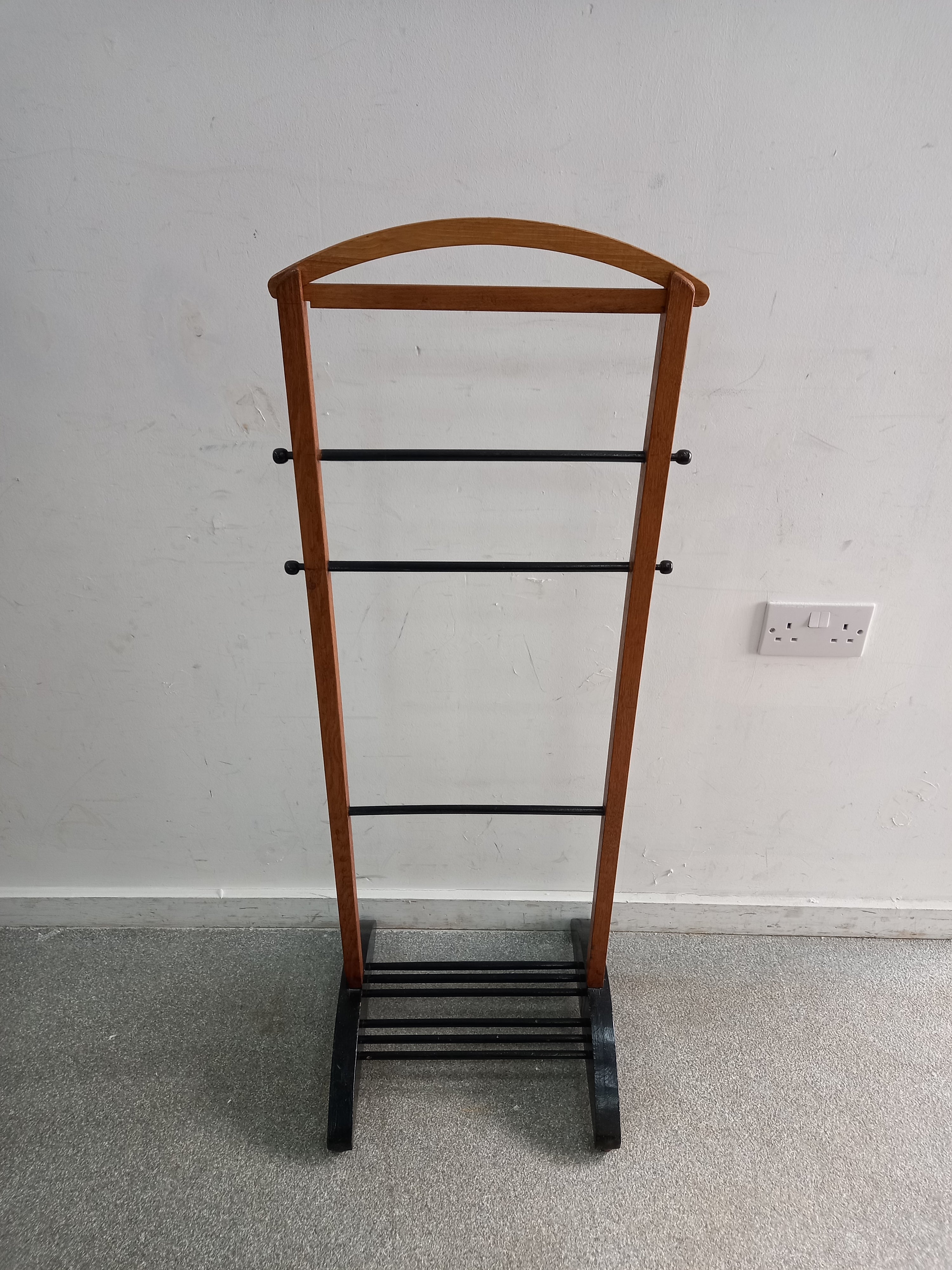 Valet Stand (11032601)