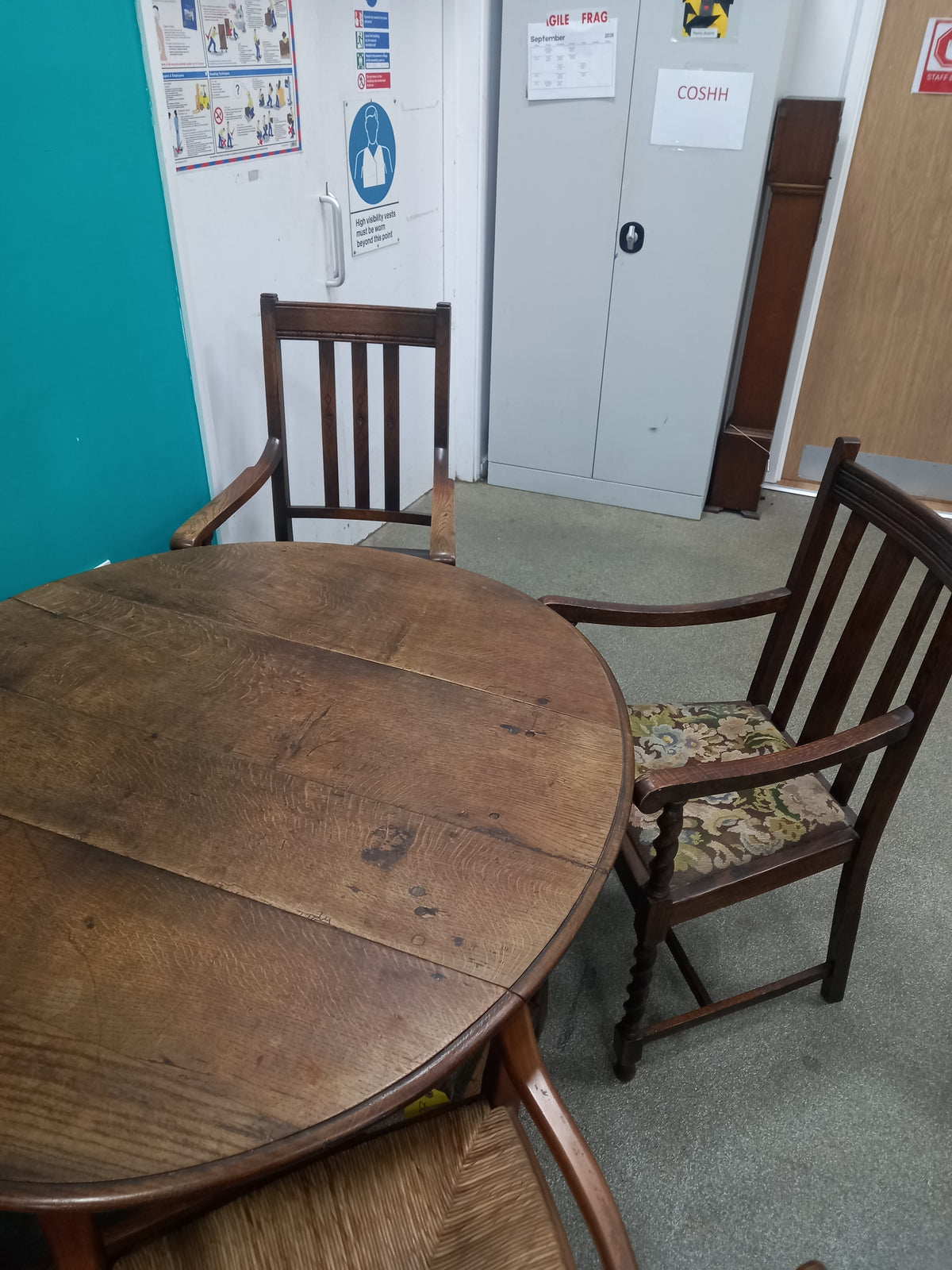Large Dropleaf Table And Chairs x4 (18092607)
