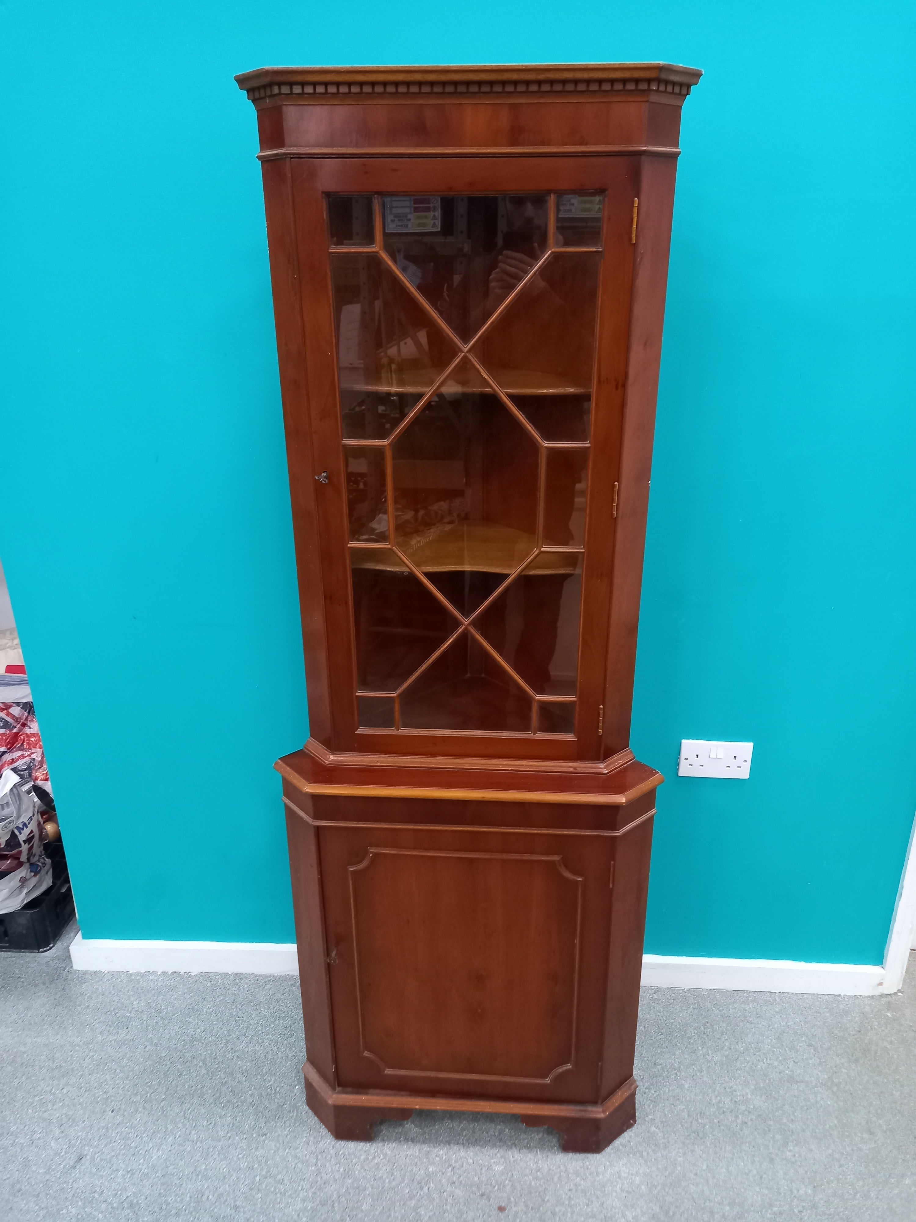 Small Display Cabinet (30062602)
