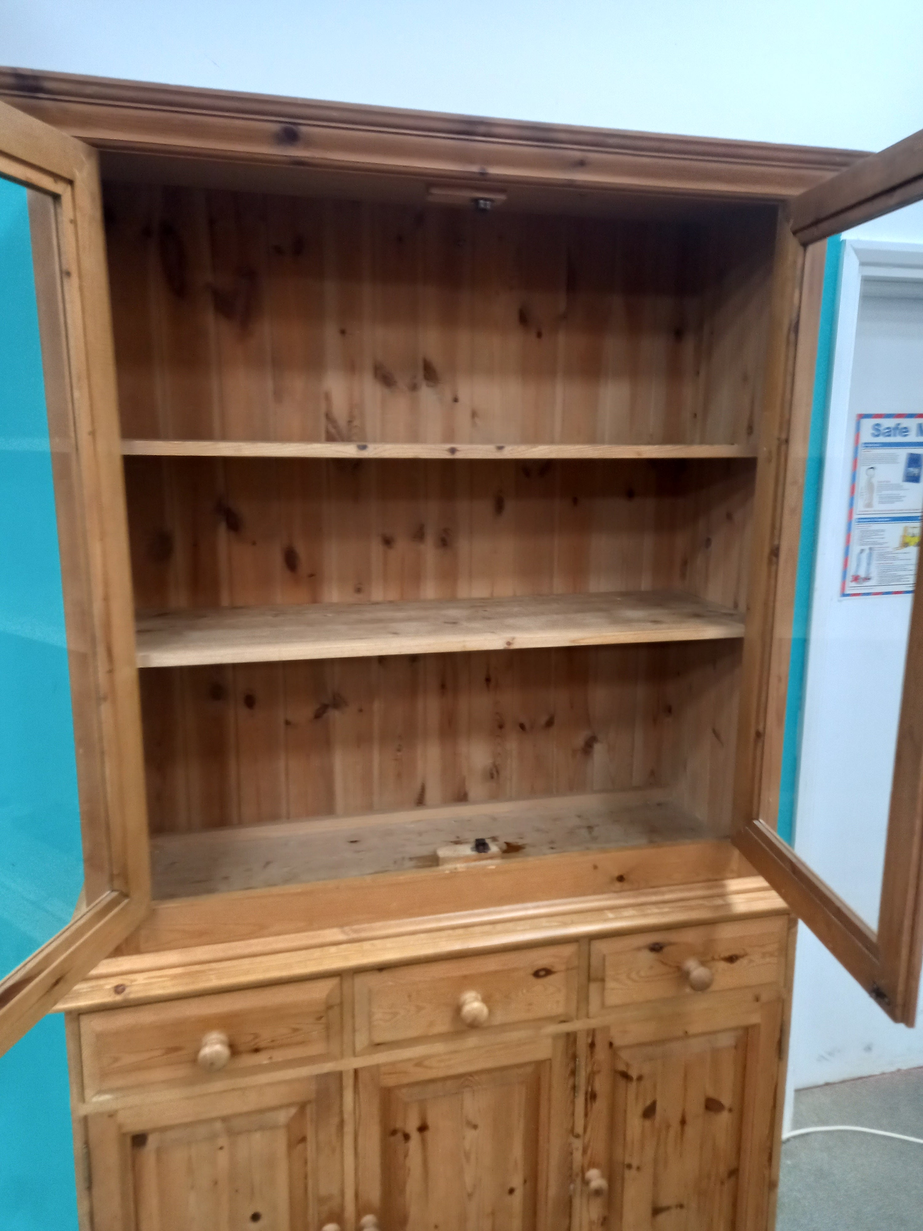 Display Cabinet and Sideboard (25062606) ga3995