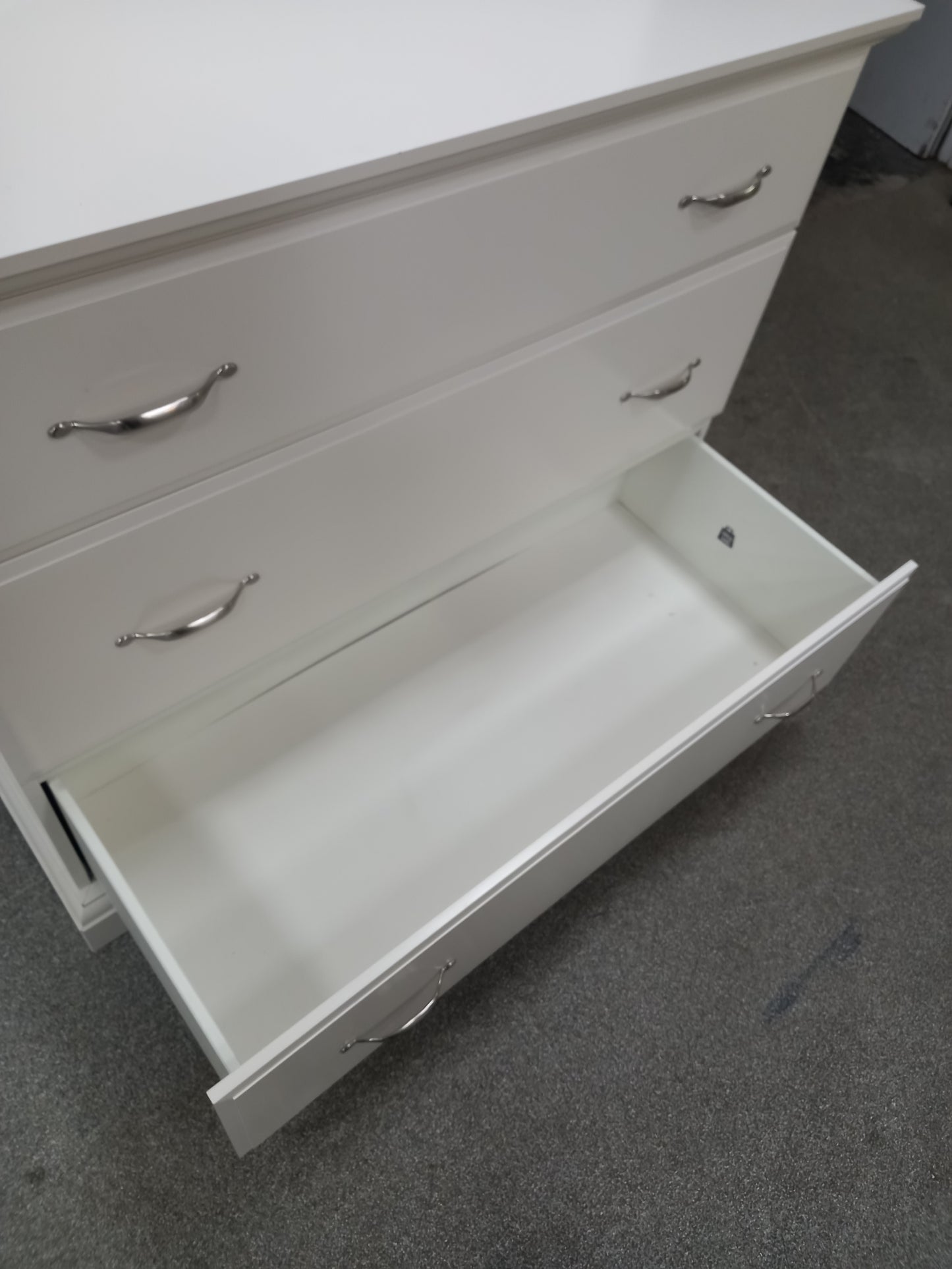 Chest of Drawers (010801)
