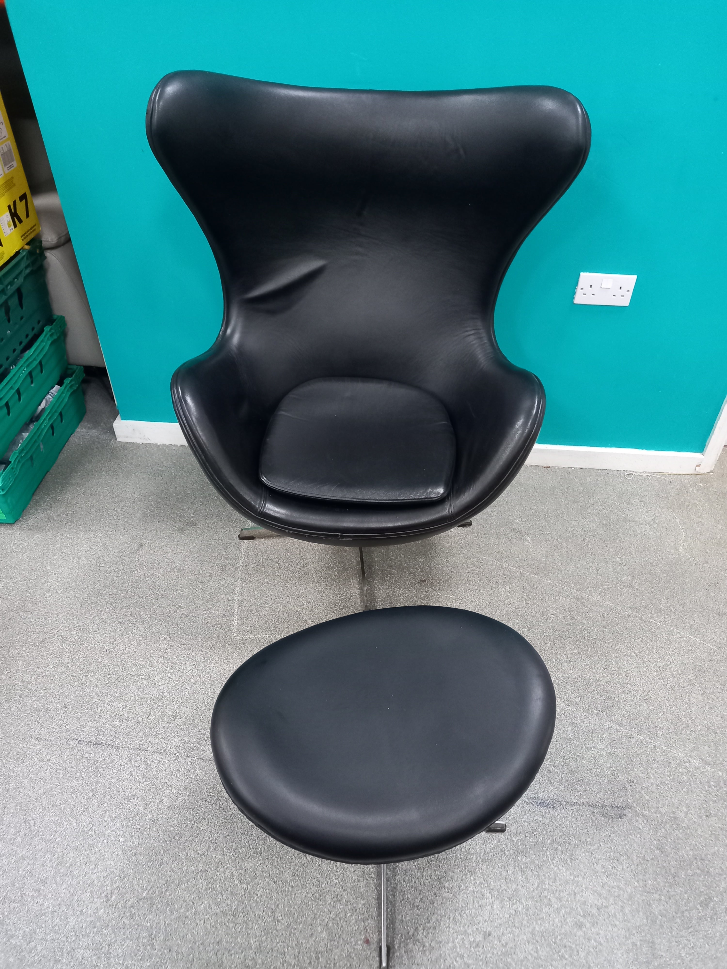 Leather Egg Chair (13072603)