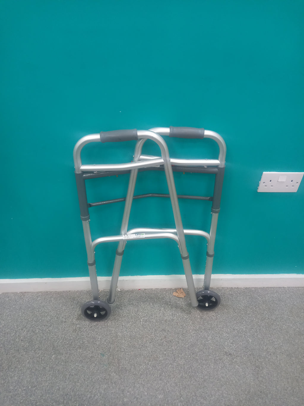 Foldable walker (07092601)