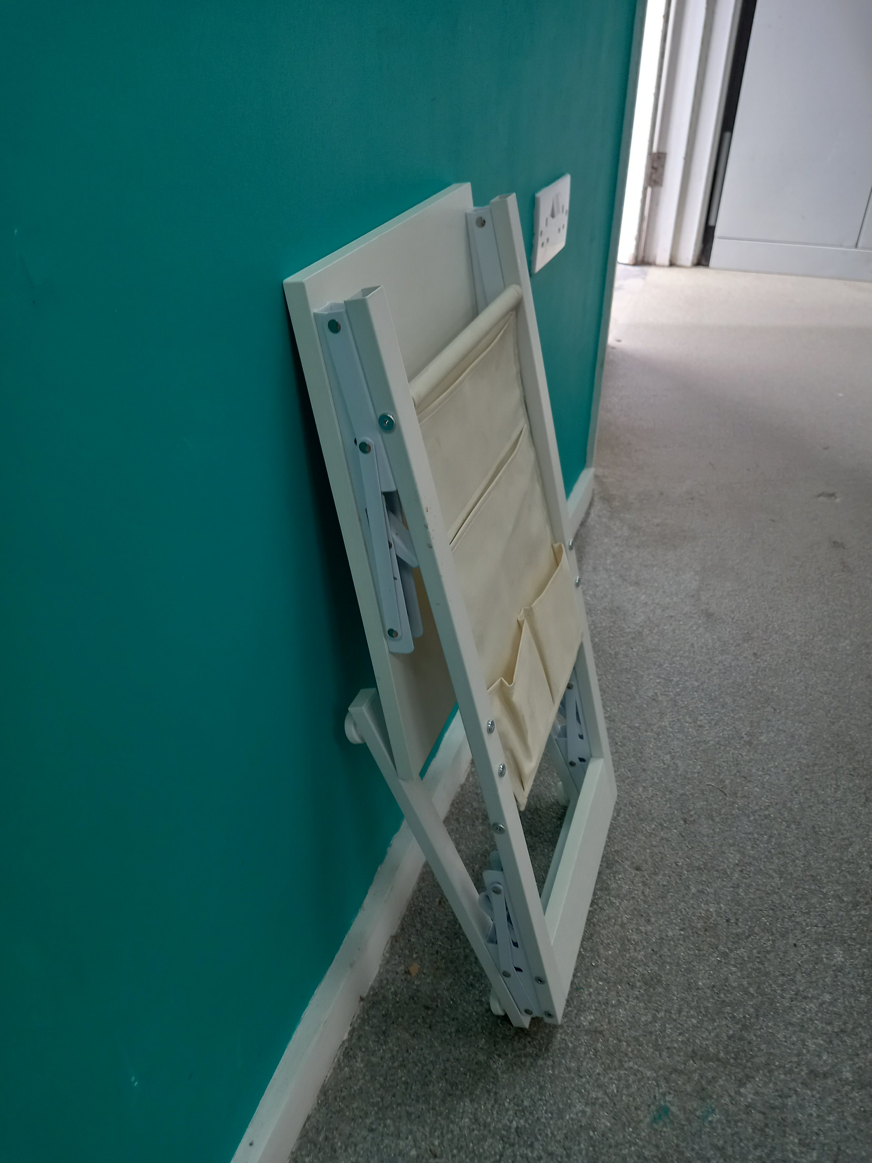 Folding Side Table (07052603)