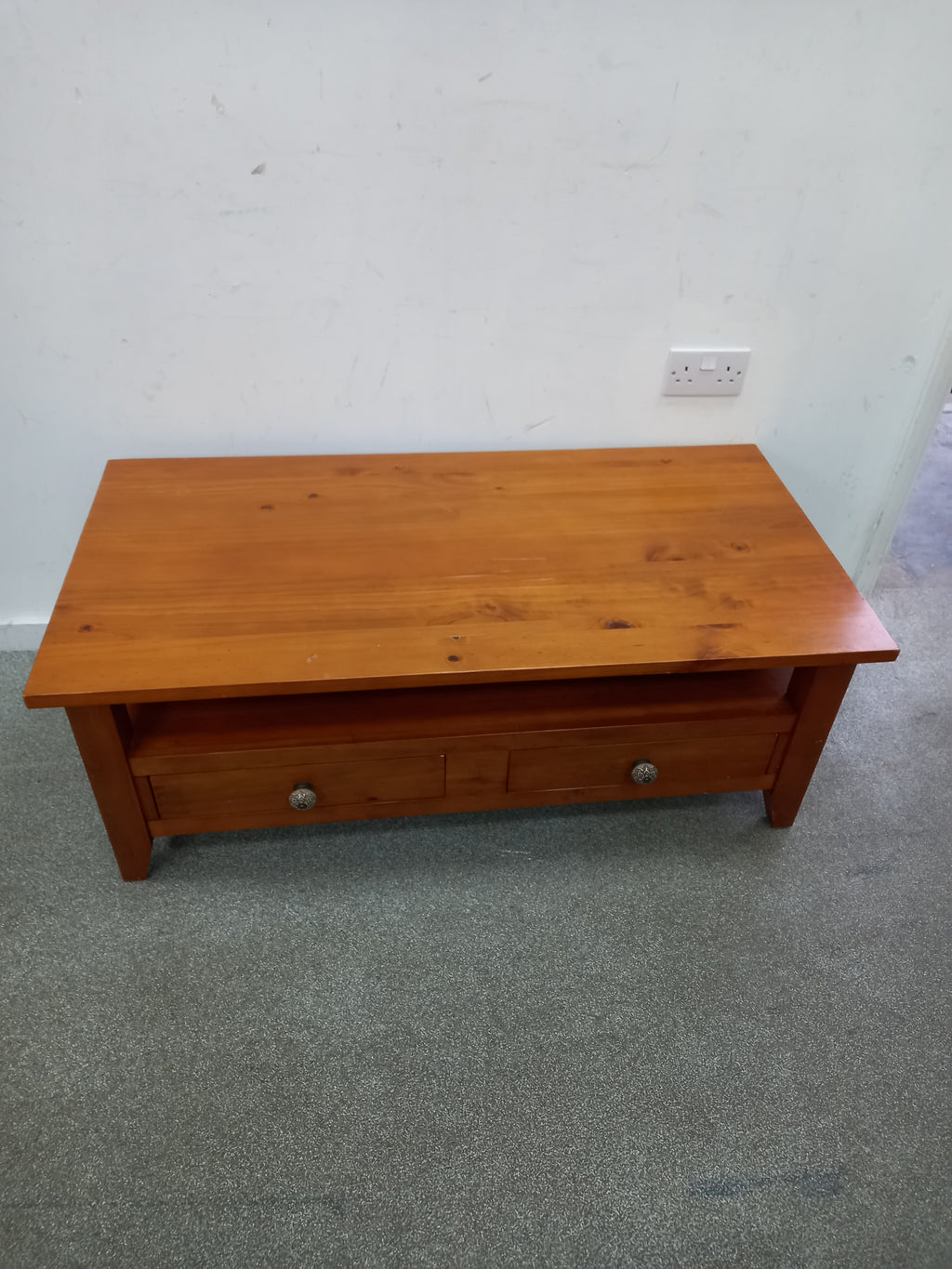 Coffee Table (17122504)
