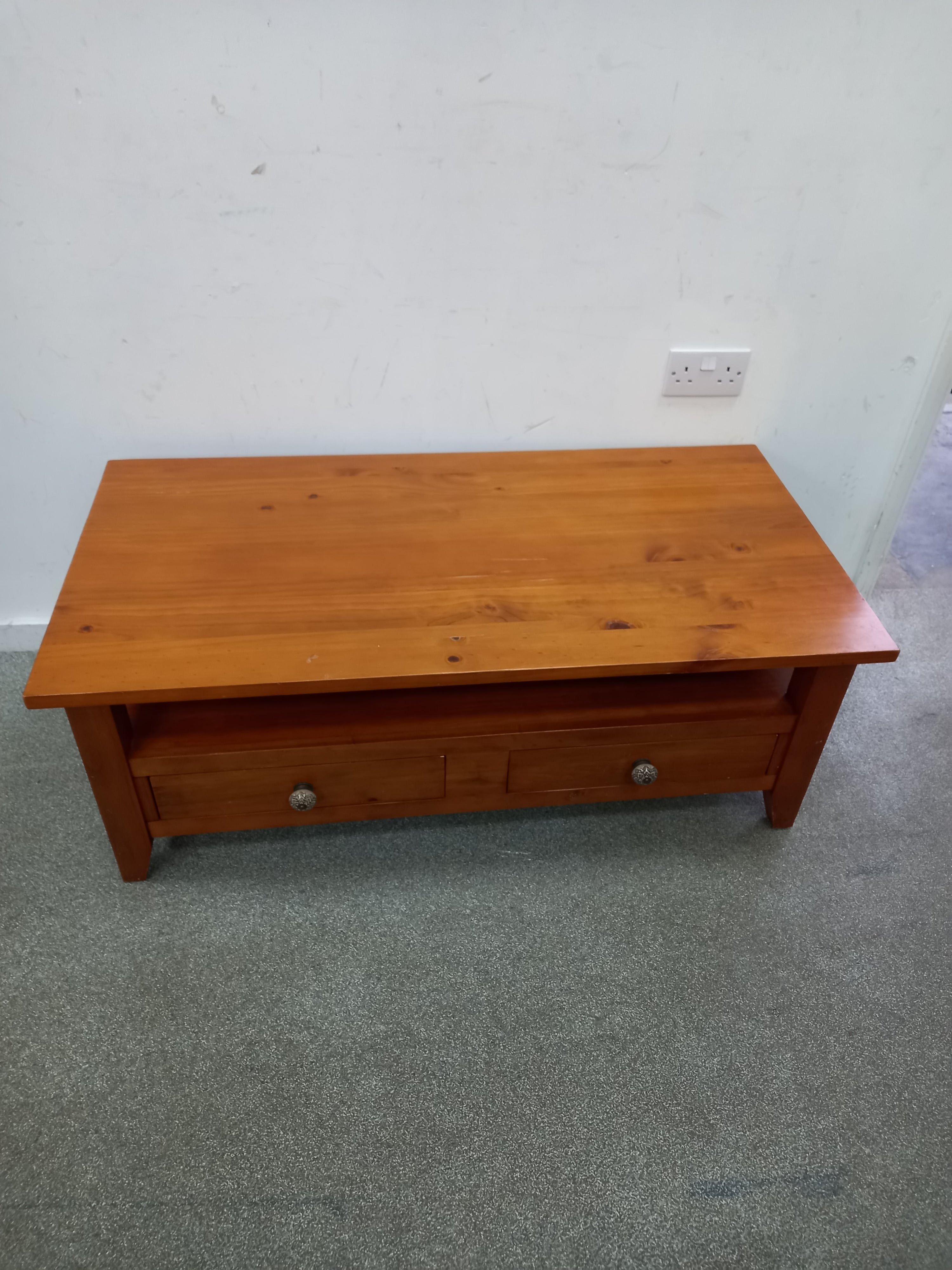 Coffee Table (17122504)