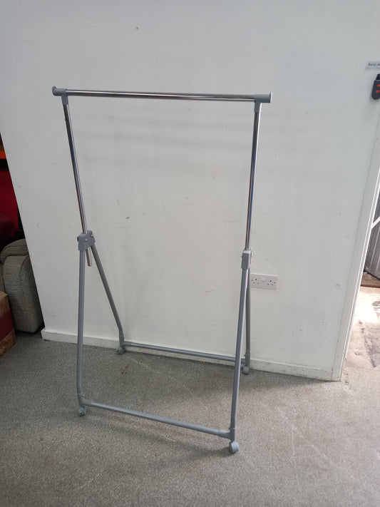Clothing Rail (190903)