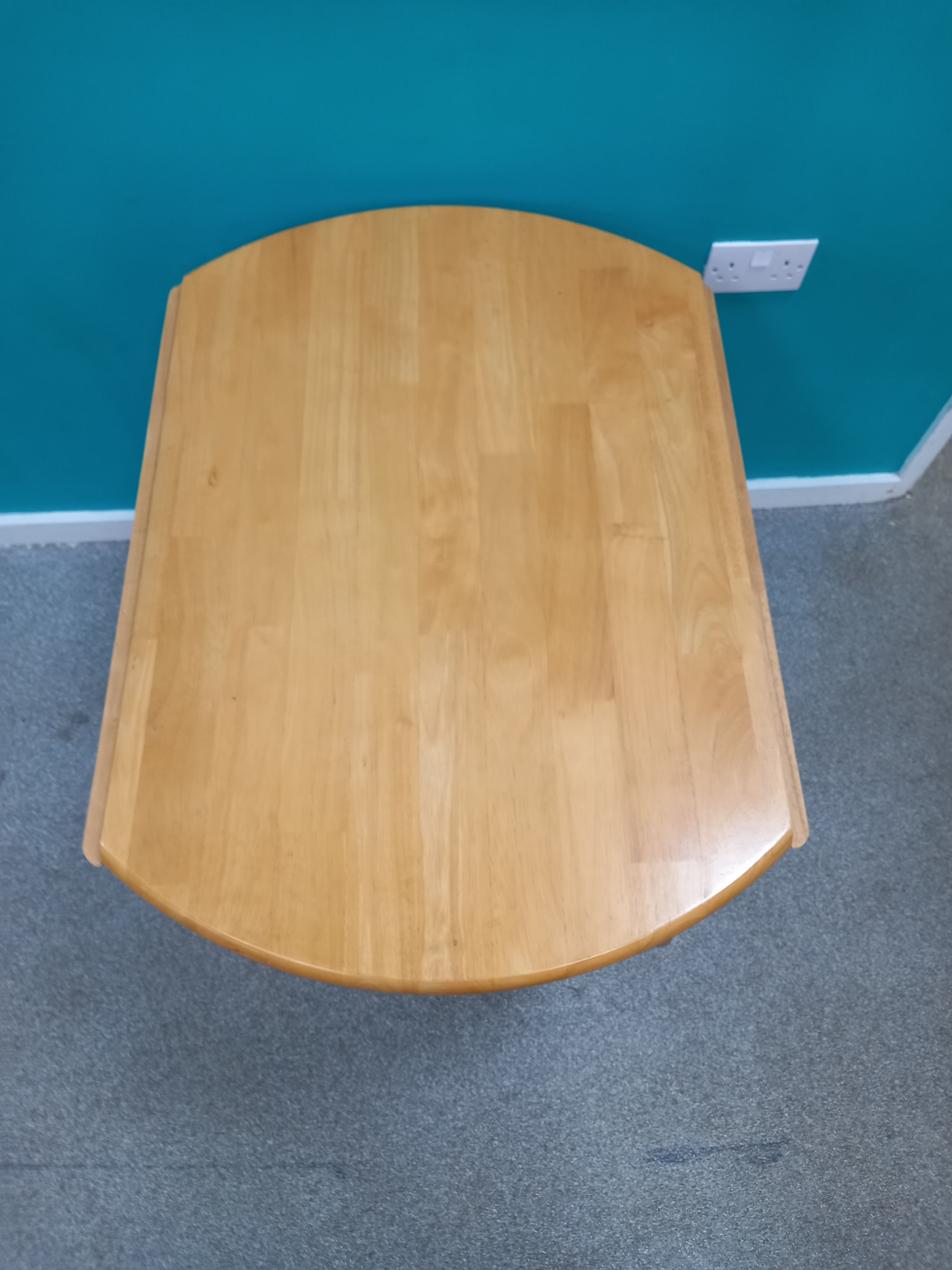 Round Dropleaf Table (29072601)