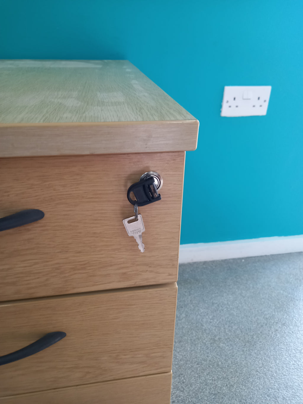 Filing Cabinet (01072612)