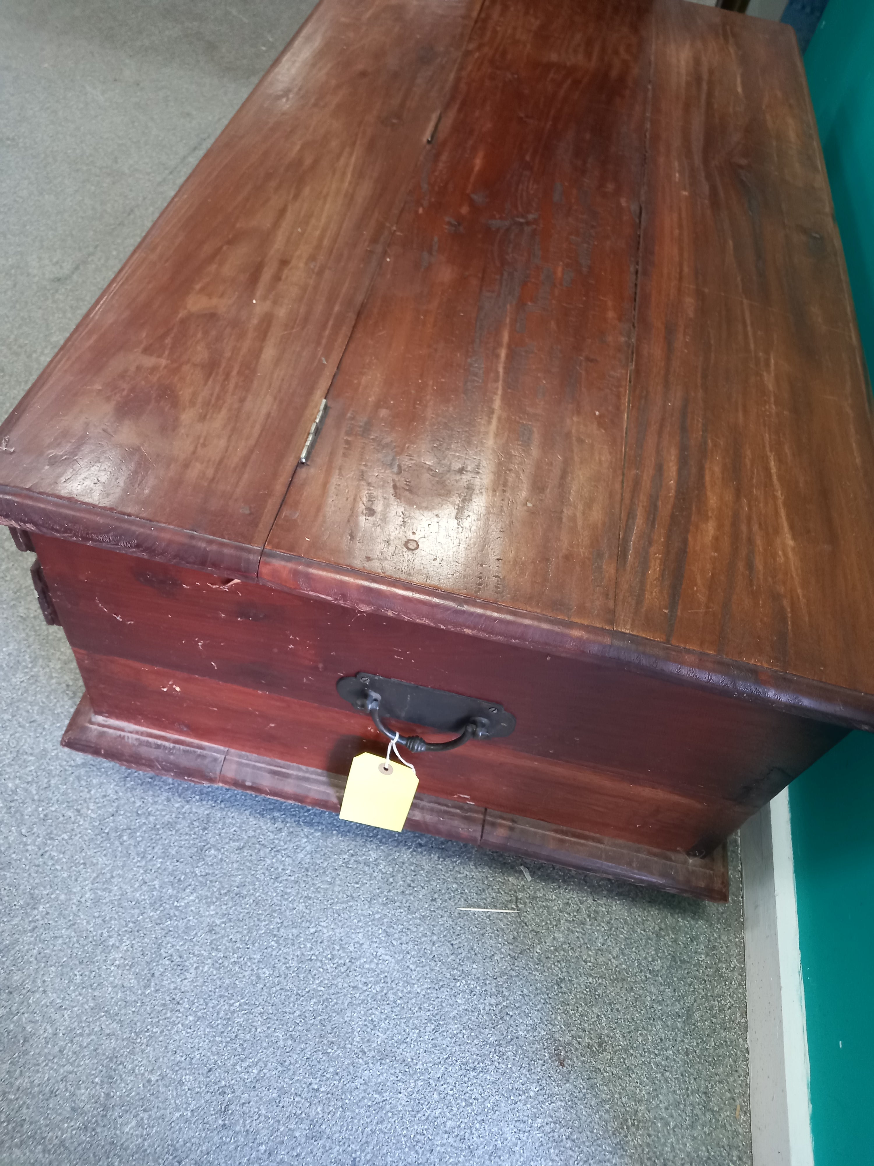 Storage coffee table (06082601)