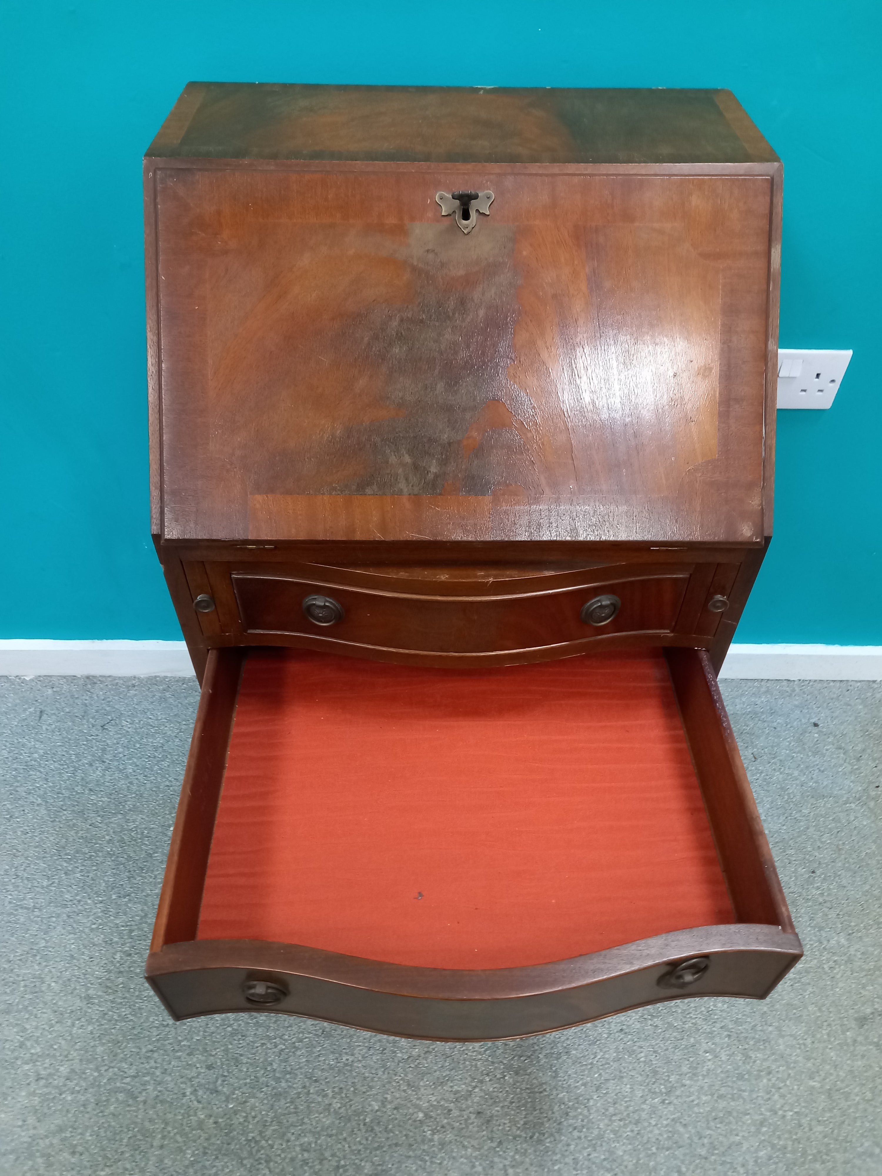 Bureau (18052605) GA:3931