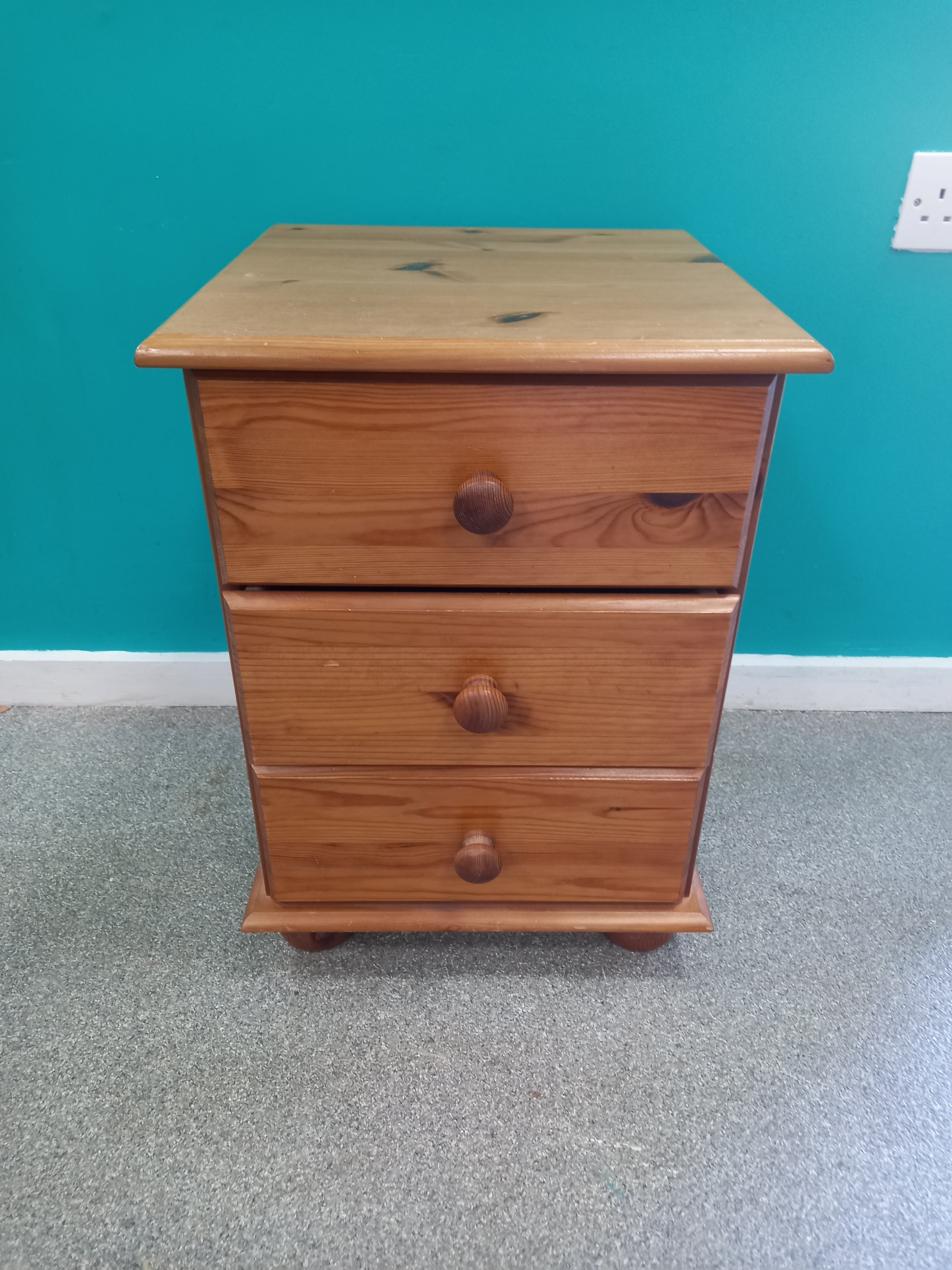 Pine Bedside Tables (06082602)