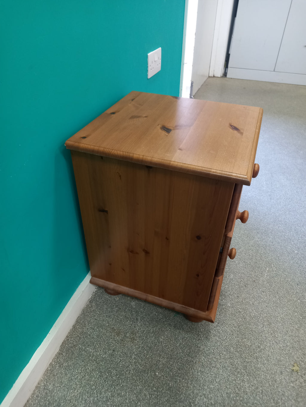 Pine Bedside Tables (06082602)