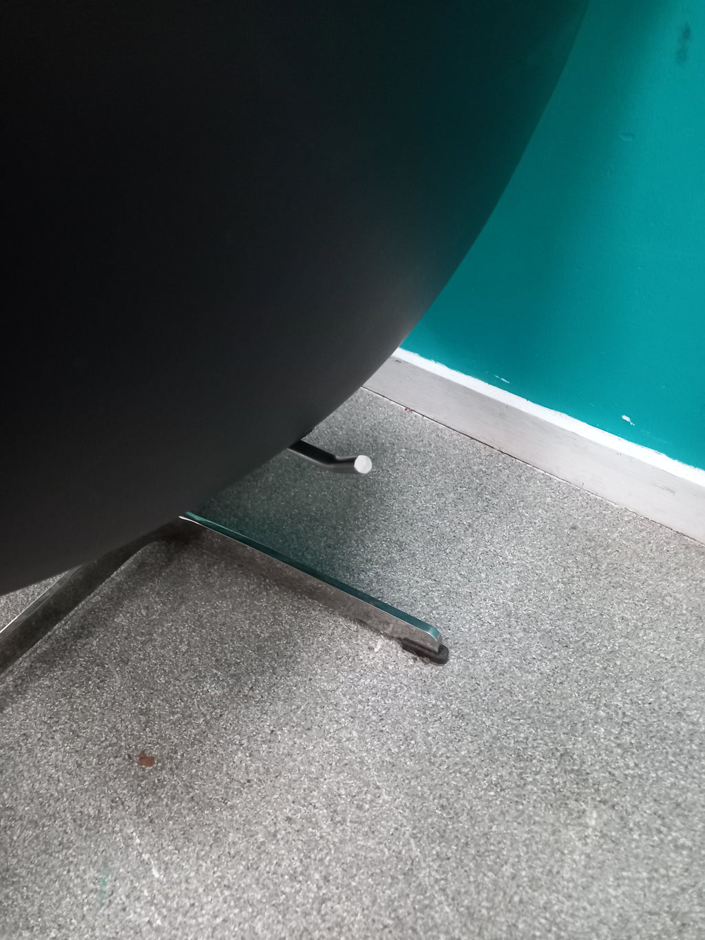 Leather Egg Chair (13072603)
