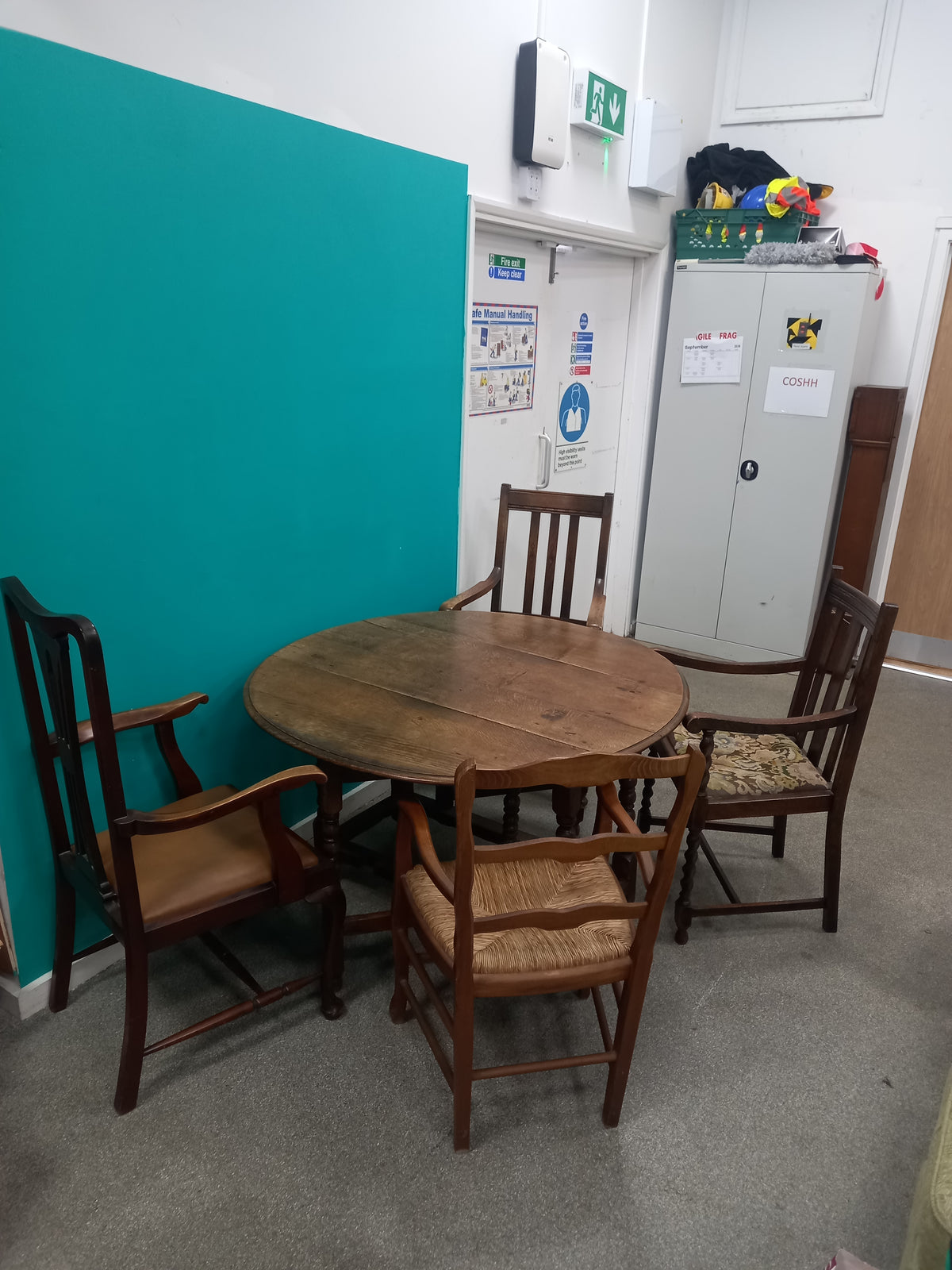 Large Dropleaf Table And Chairs x4 (18092607)