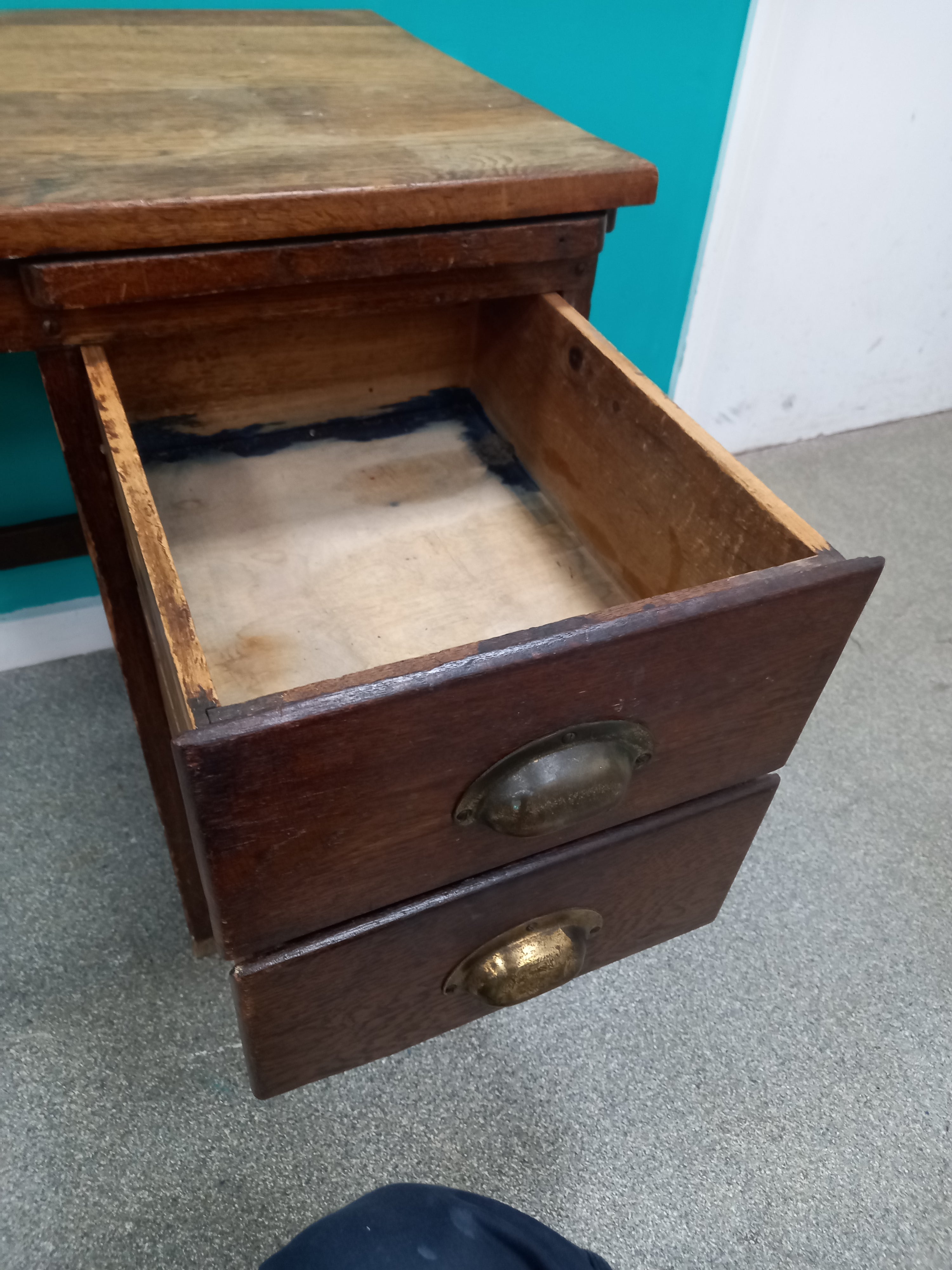 Antique Kids Desk (16042601)