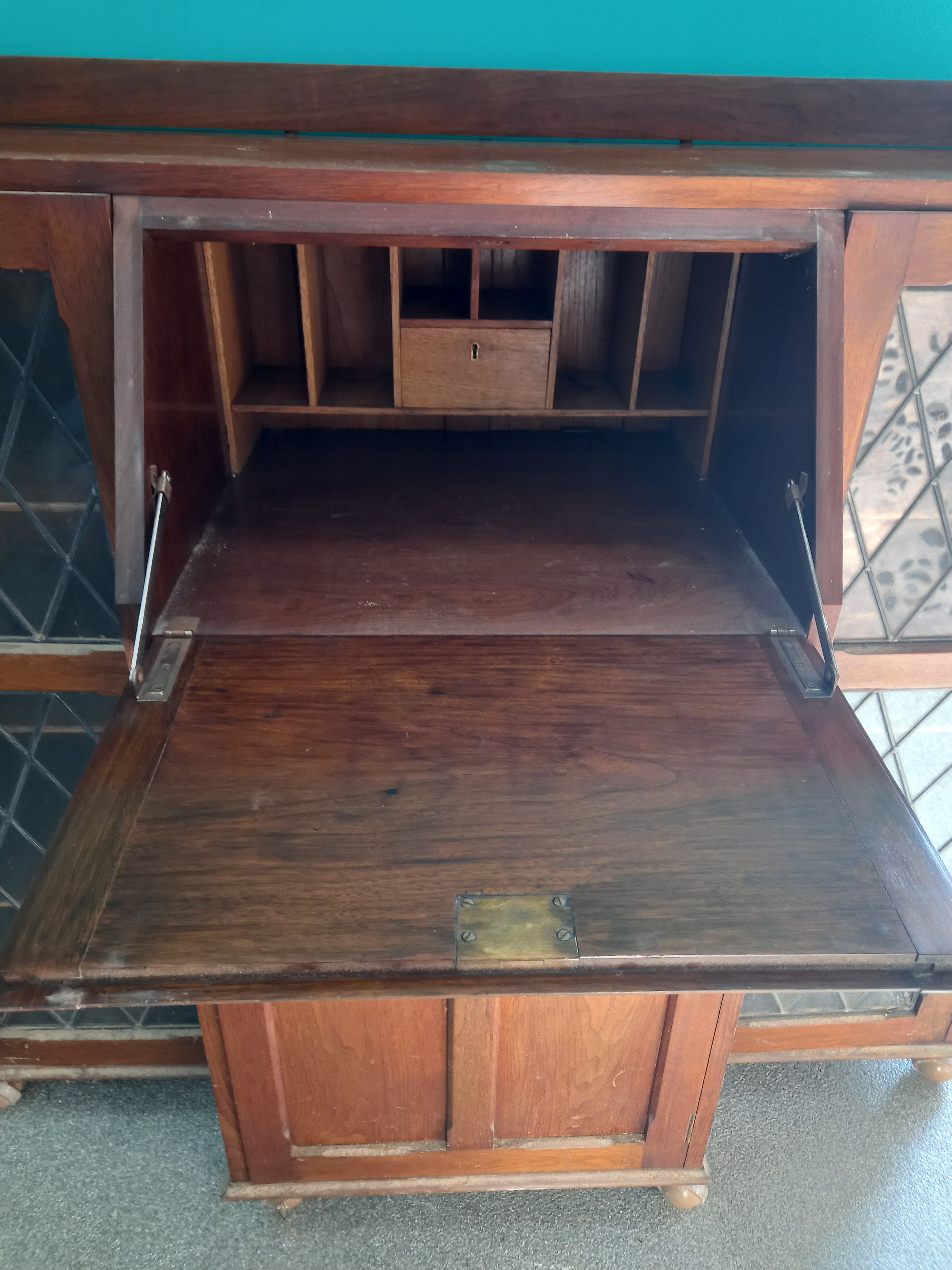 Bureau/Cabinet 18052601 GA:3931
