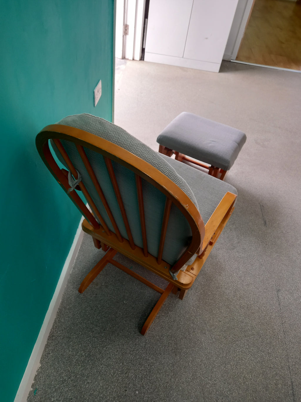 Rocking Chair with Stool (10042602)