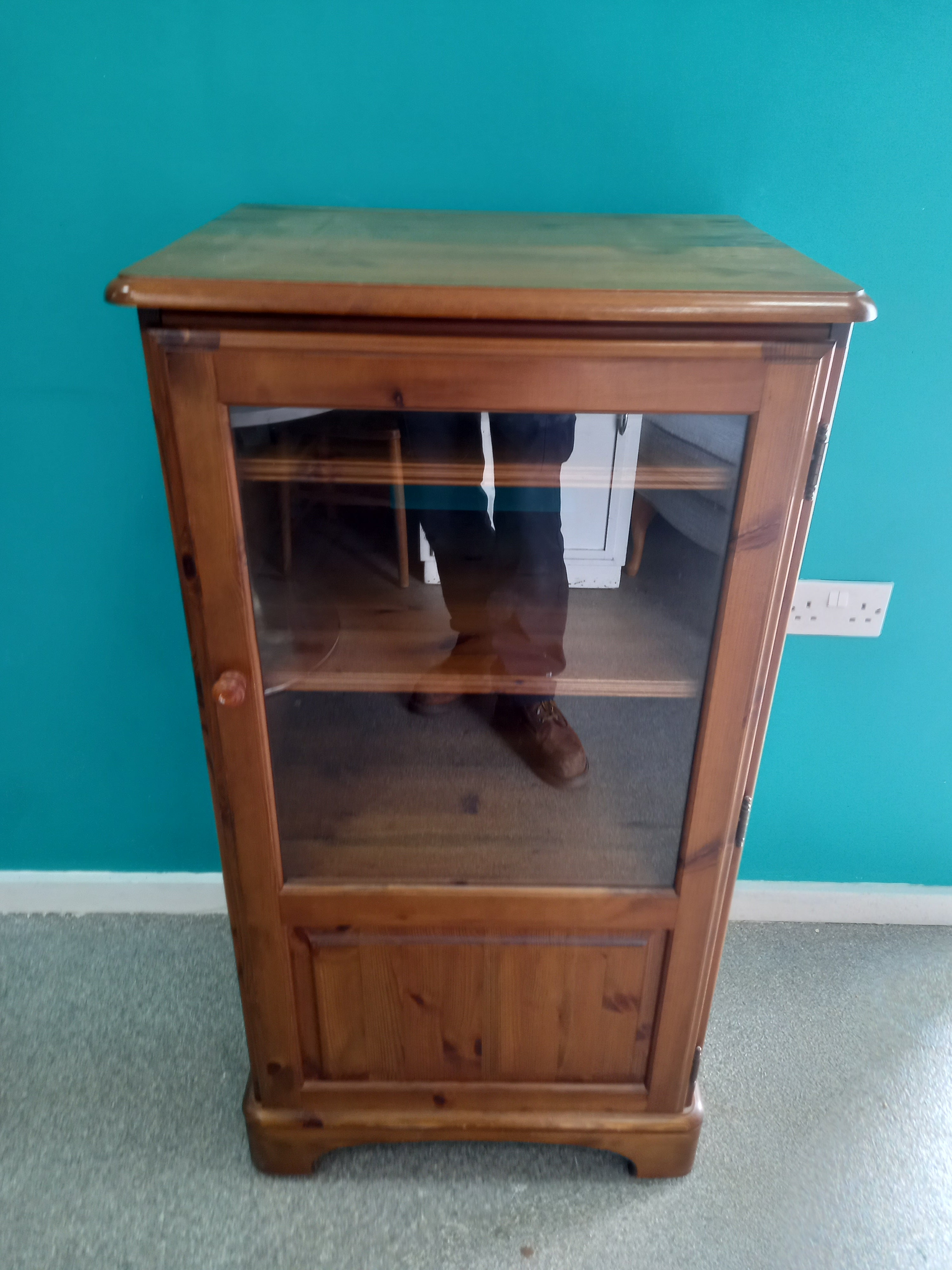 Ducal pine stereo cabinet (01072605)