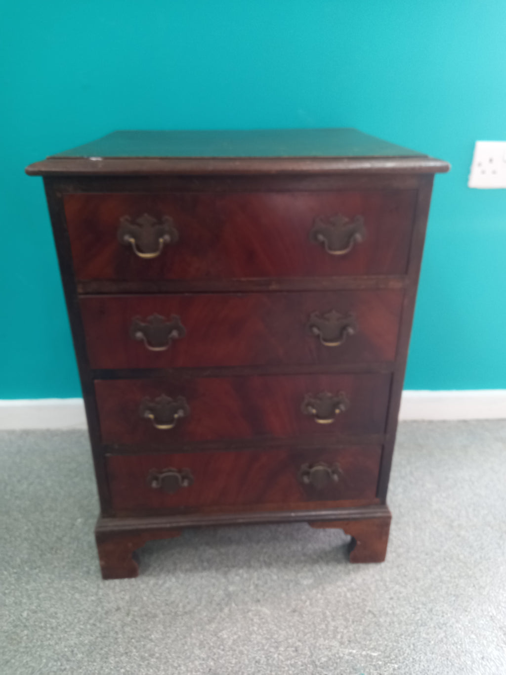 Small Chest of Drawers (14052602) GA: 3931