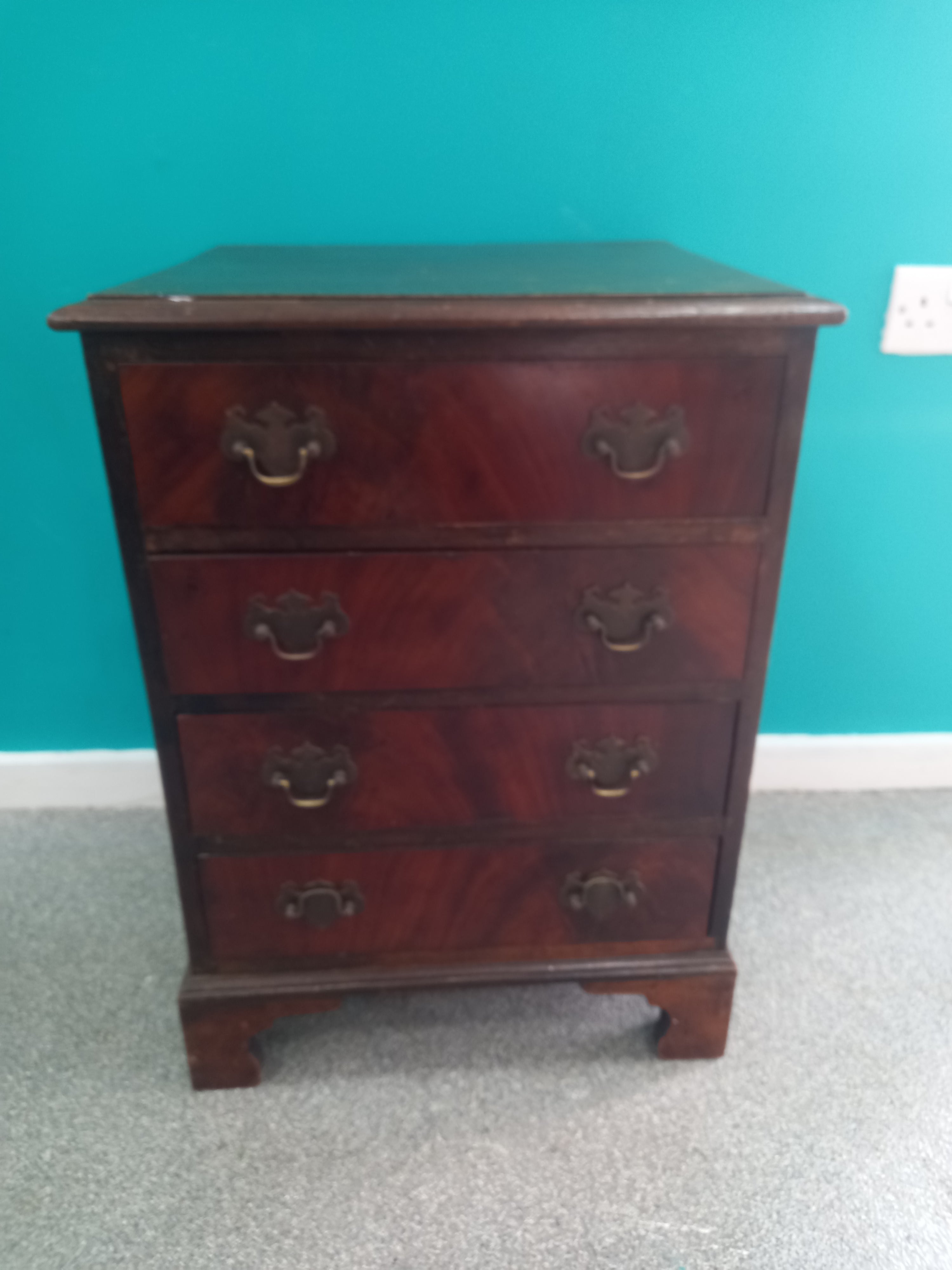 Small Chest of Drawers (14052602) GA: 3931