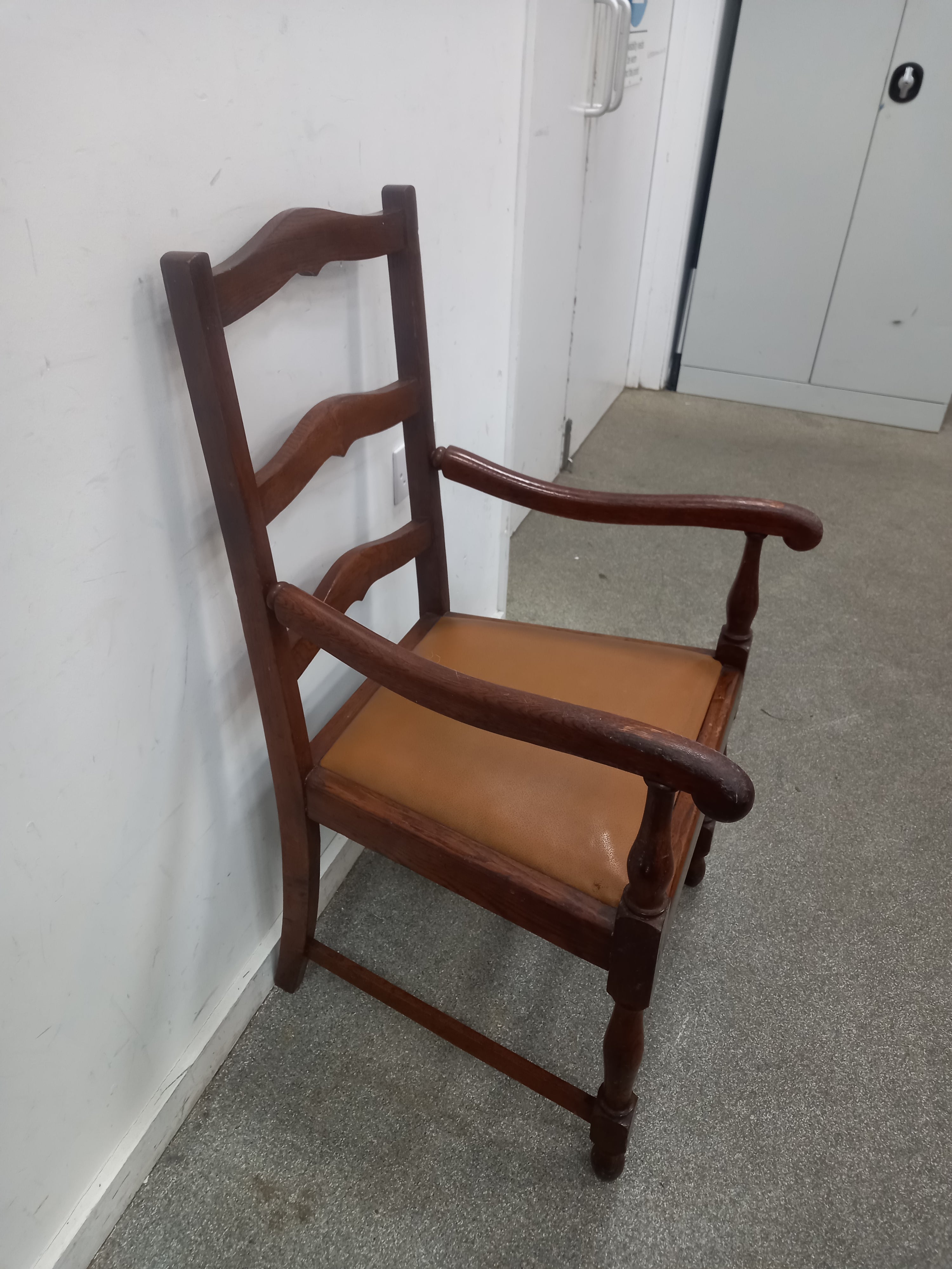 Farmhouse Chair 20022603