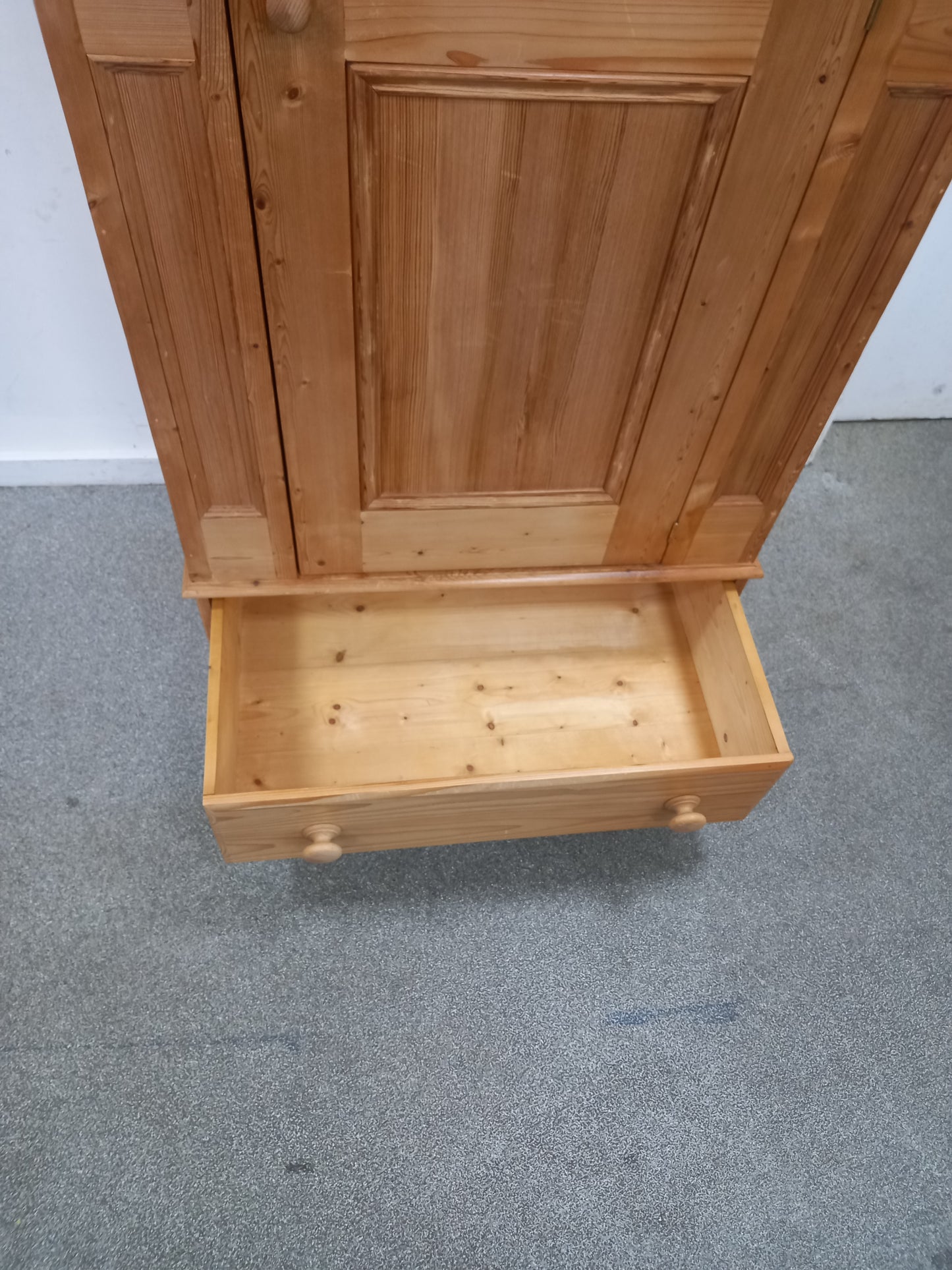 Pine Wardrobe (140801)